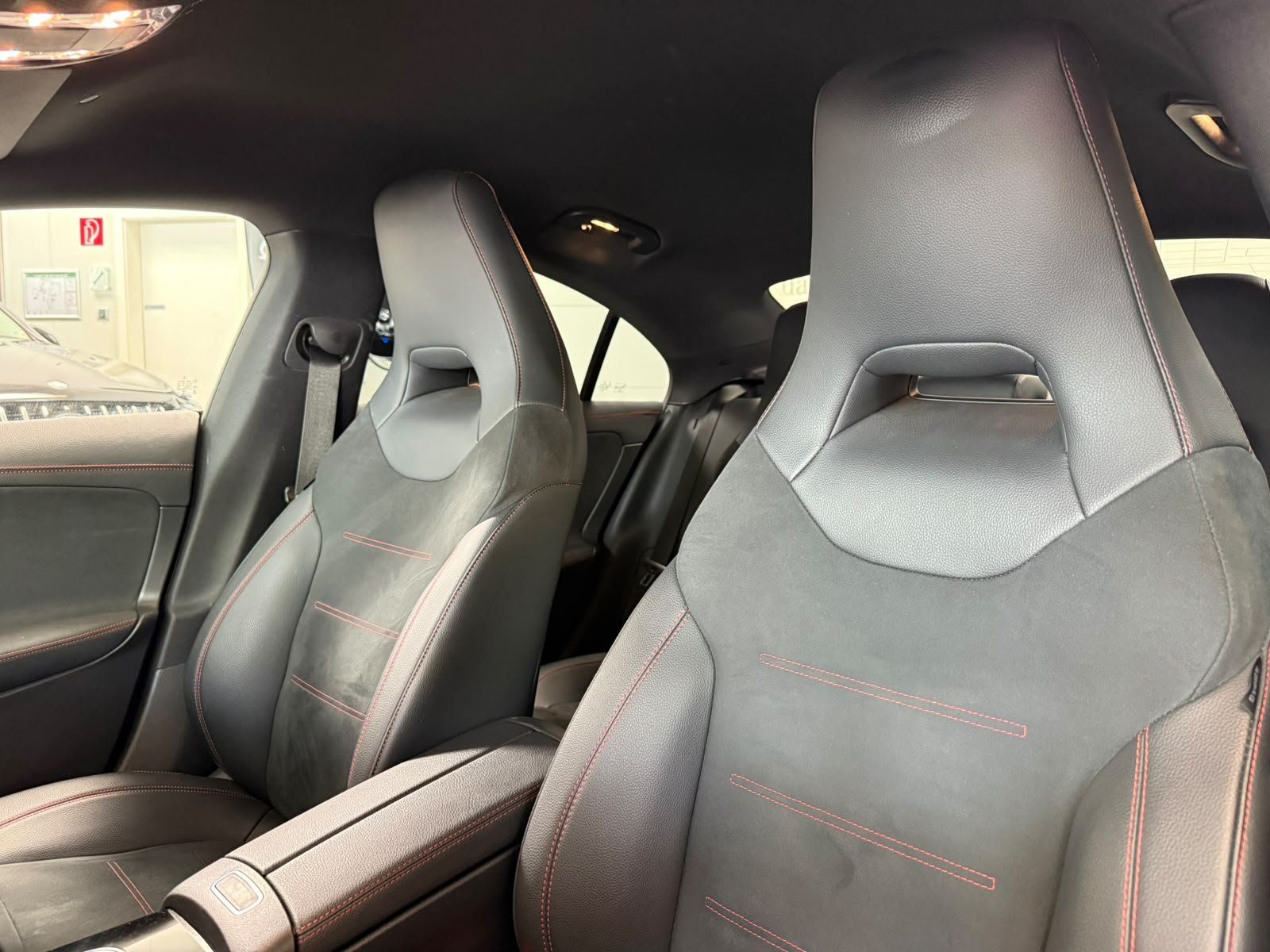 Fahrzeugabbildung Mercedes-Benz CLA 200 AMG NIGHT+KAMERA+KEYLESS+LED+TOTW+AMBI.