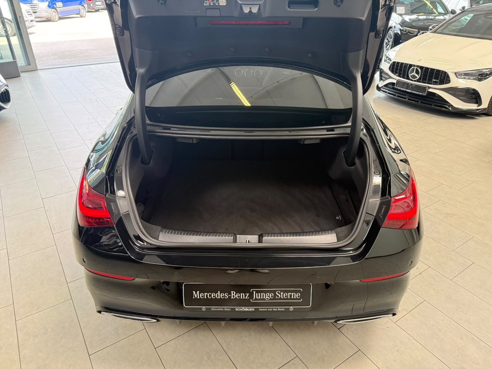 Fahrzeugabbildung Mercedes-Benz CLA 200 AMG NIGHT+KAMERA+KEYLESS+LED+TOTW+AMBI.