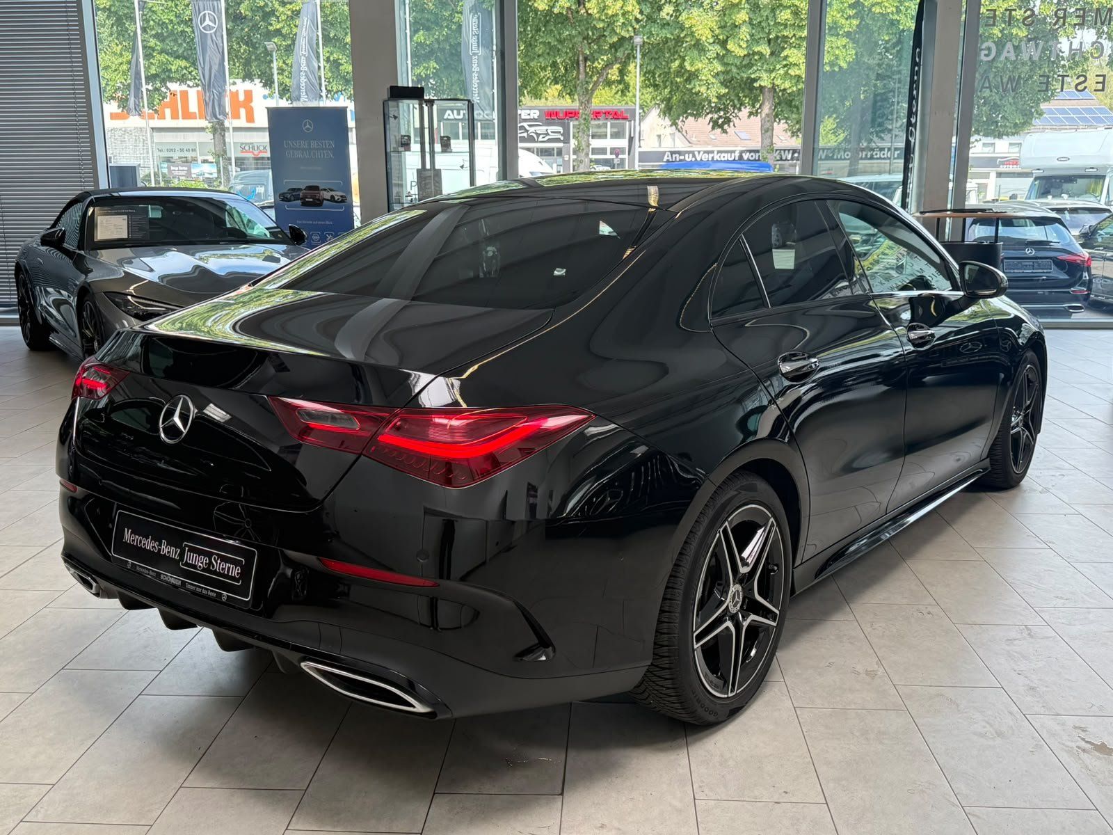 Fahrzeugabbildung Mercedes-Benz CLA 200 AMG NIGHT+KAMERA+KEYLESS+LED+TOTW+AMBI.