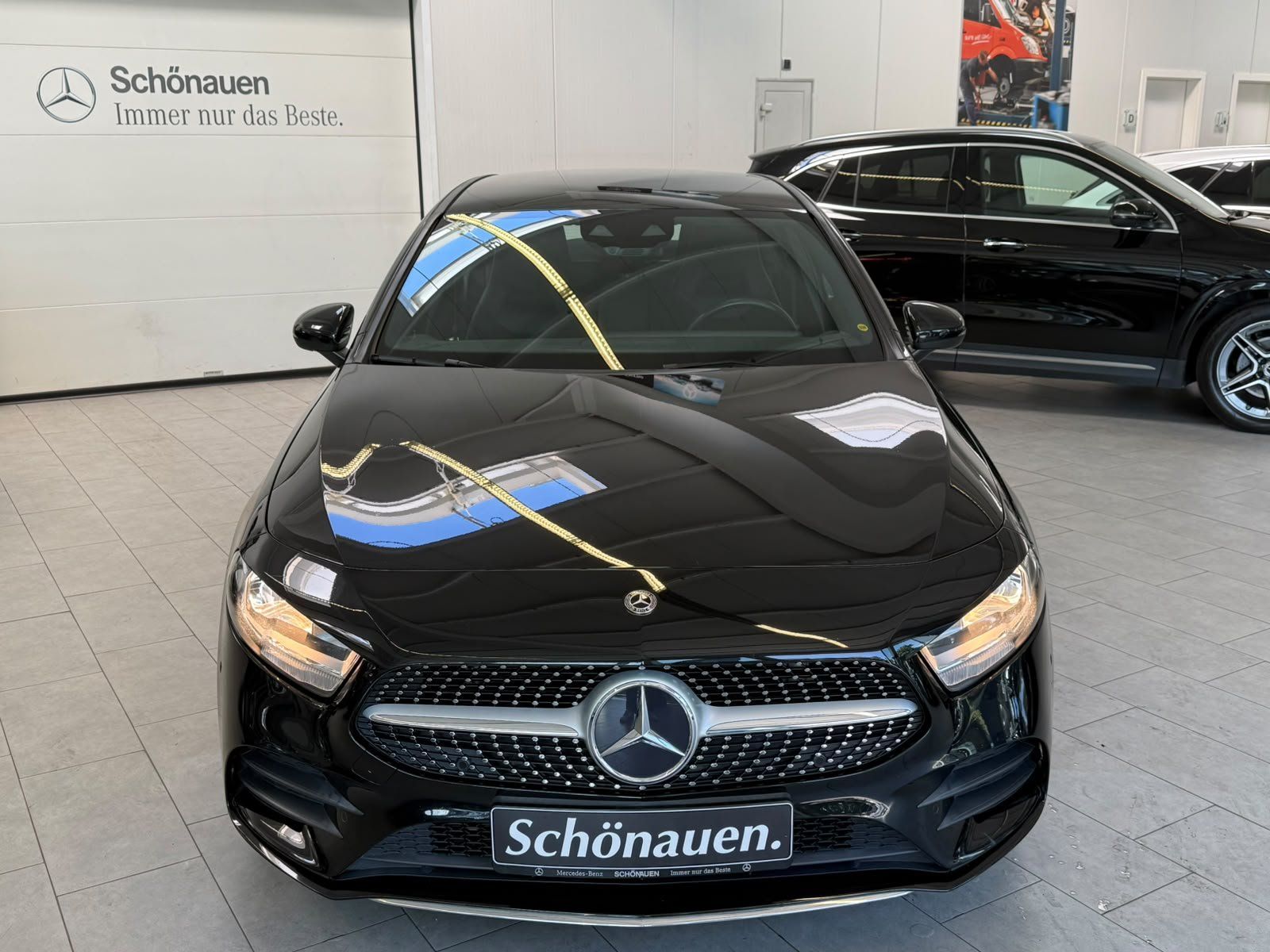 Fahrzeugabbildung Mercedes-Benz A 180 AMG+CARPLAY+NAVI+AMBIENTE+SPUR+DAB+MBUX