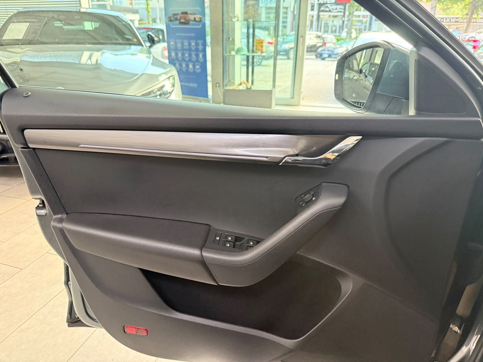 Fahrzeugabbildung SKODA Octavia 2.0 TDI Premium Edition NUR AN GEWERBE!