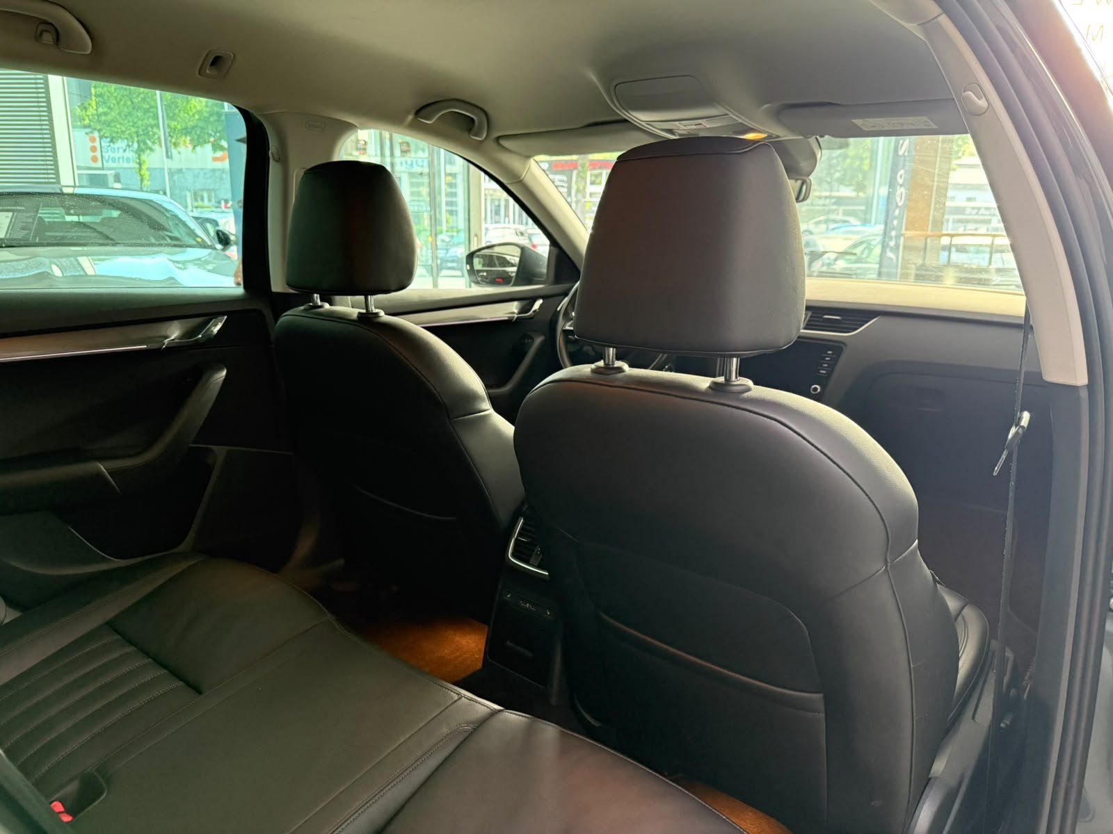 Fahrzeugabbildung SKODA Octavia 2.0 TDI Premium Edition NUR AN GEWERBE!
