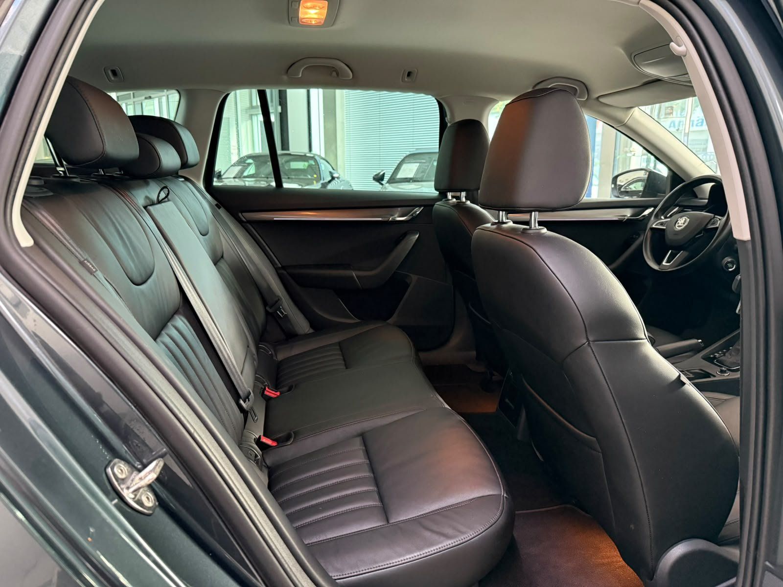 Fahrzeugabbildung SKODA Octavia 2.0 TDI Premium Edition NUR AN GEWERBE!