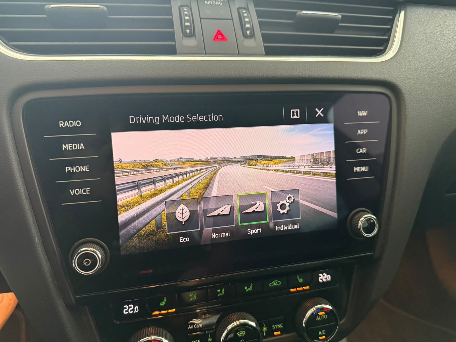 Fahrzeugabbildung SKODA Octavia 2.0 TDI Premium Edition NUR AN GEWERBE!