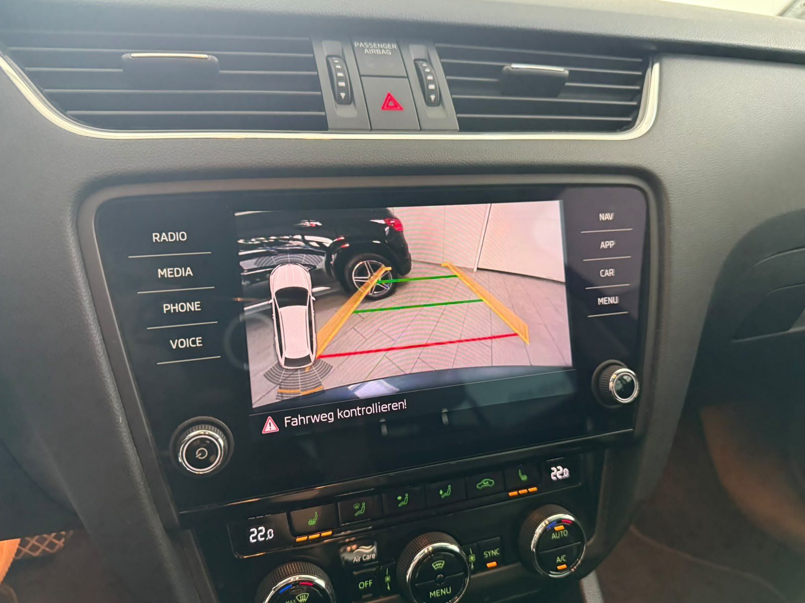 Fahrzeugabbildung SKODA Octavia 2.0 TDI Premium Edition NUR AN GEWERBE!