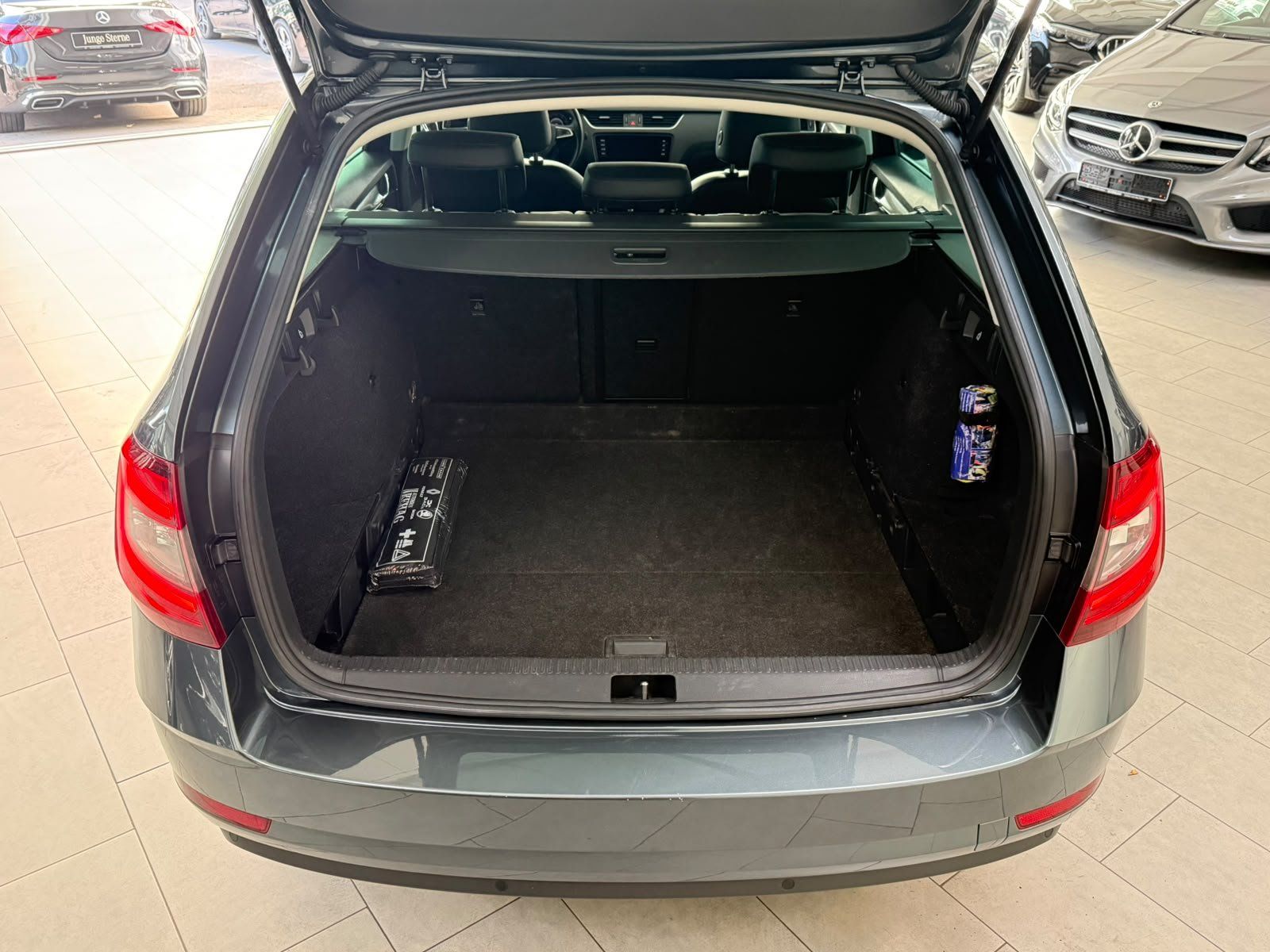 Fahrzeugabbildung SKODA Octavia 2.0 TDI Premium Edition NUR AN GEWERBE!
