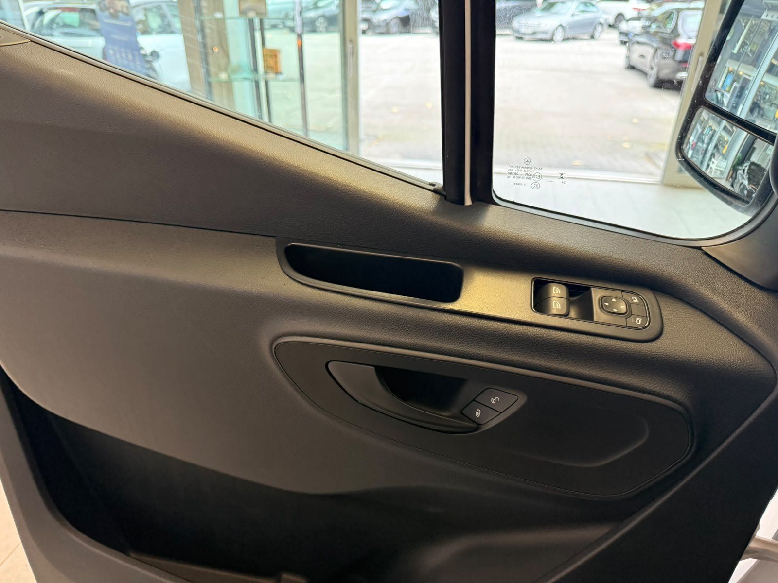 Fahrzeugabbildung Mercedes-Benz Sprinter 317 CDI Koffer LBW/TÜR/LED/APPLECARPLAY
