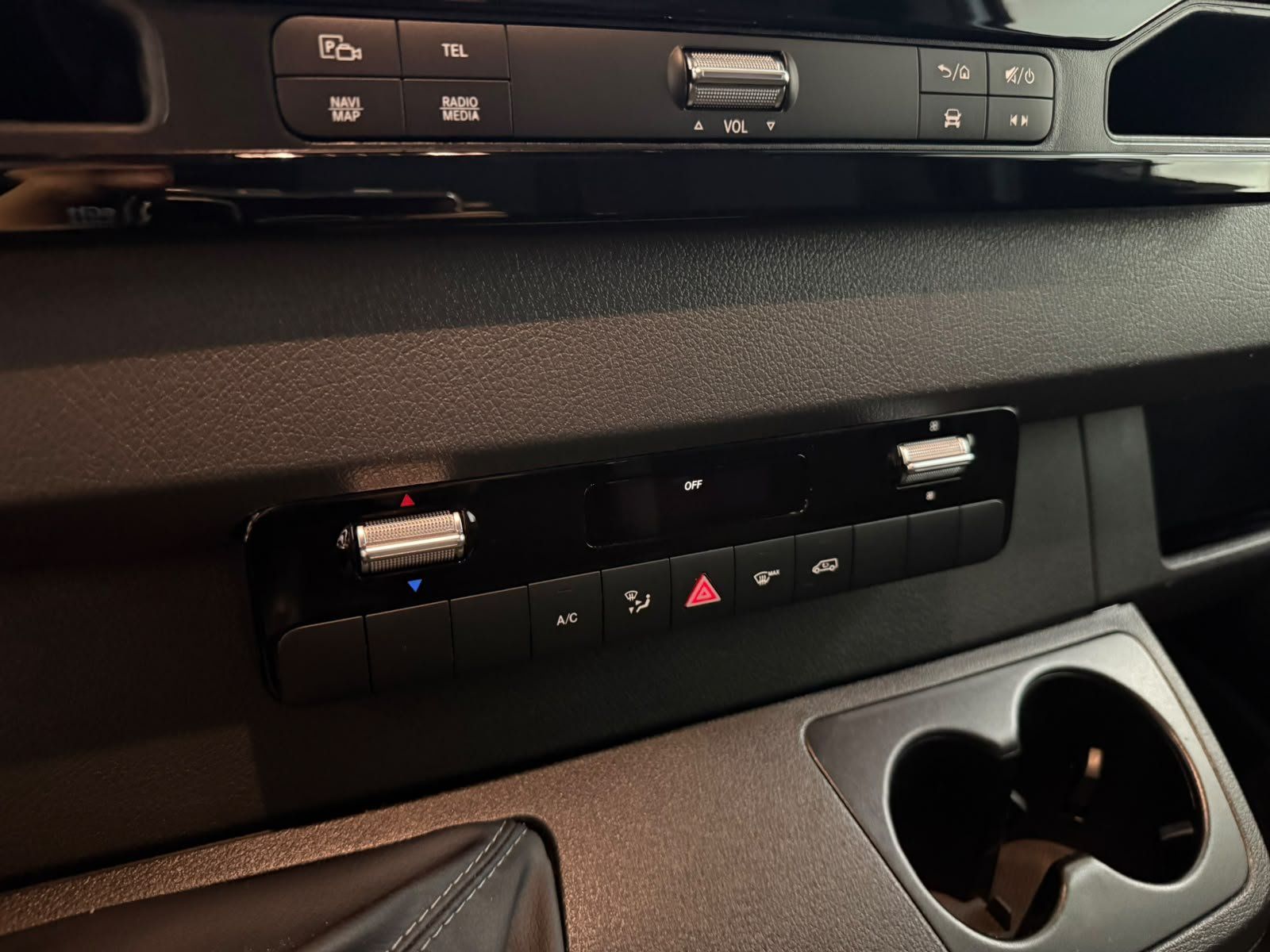 Fahrzeugabbildung Mercedes-Benz Sprinter 317 CDI Koffer LBW/TÜR/LED/APPLECARPLAY