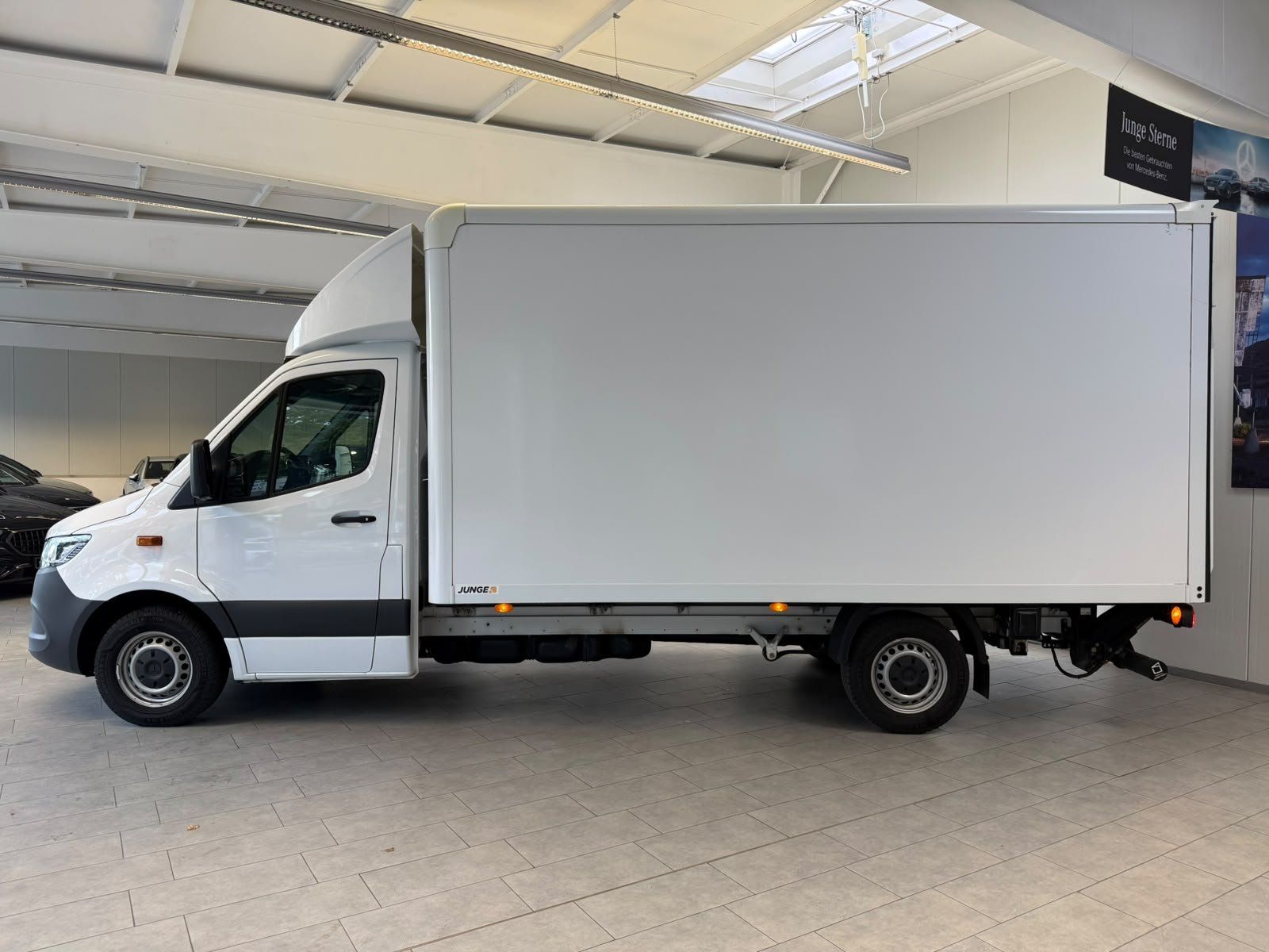 Fahrzeugabbildung Mercedes-Benz Sprinter 317 CDI Koffer LBW/TÜR/LED/APPLECARPLAY