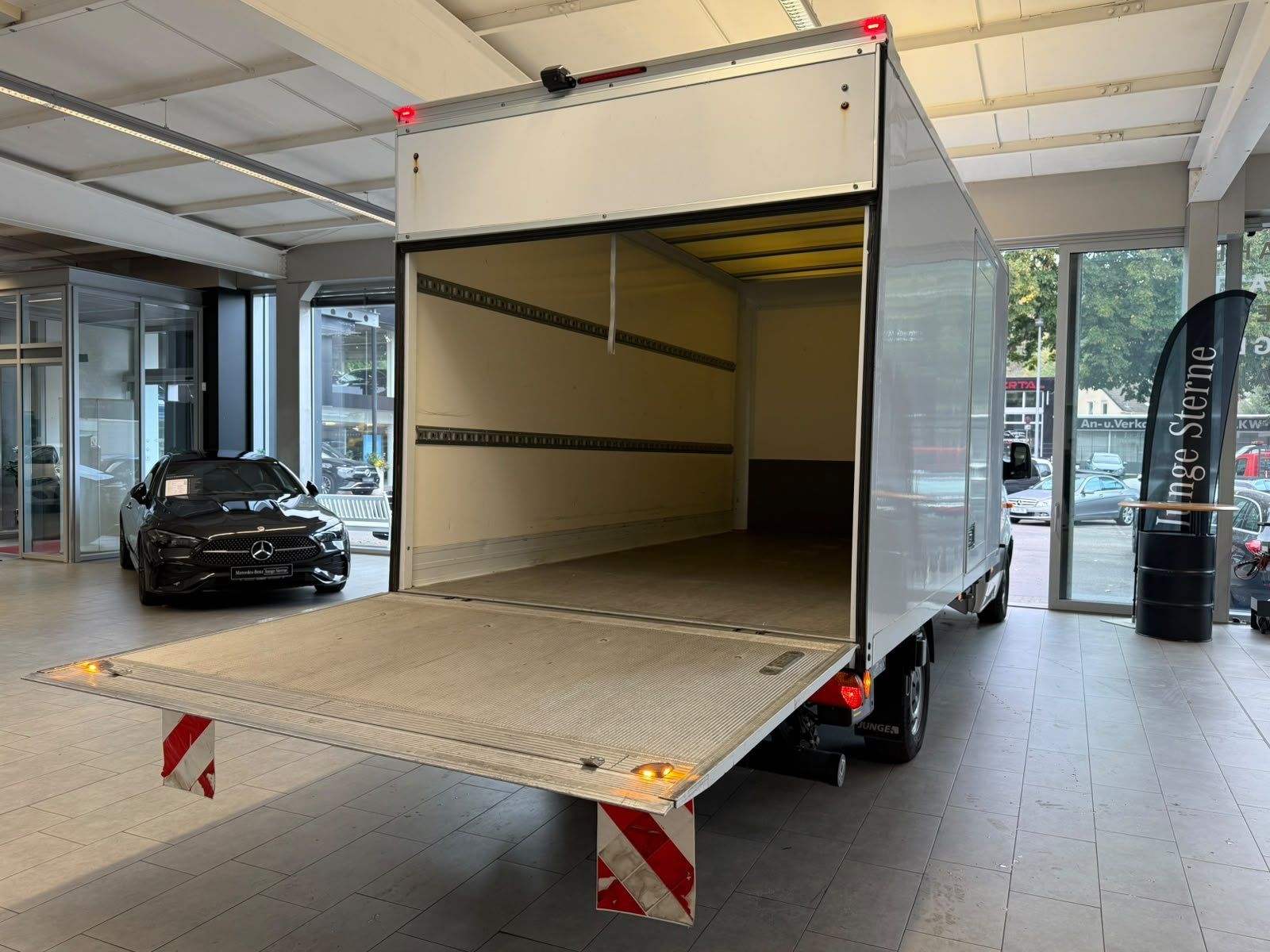 Fahrzeugabbildung Mercedes-Benz Sprinter 317 CDI Koffer LBW/TÜR/LED/APPLECARPLAY