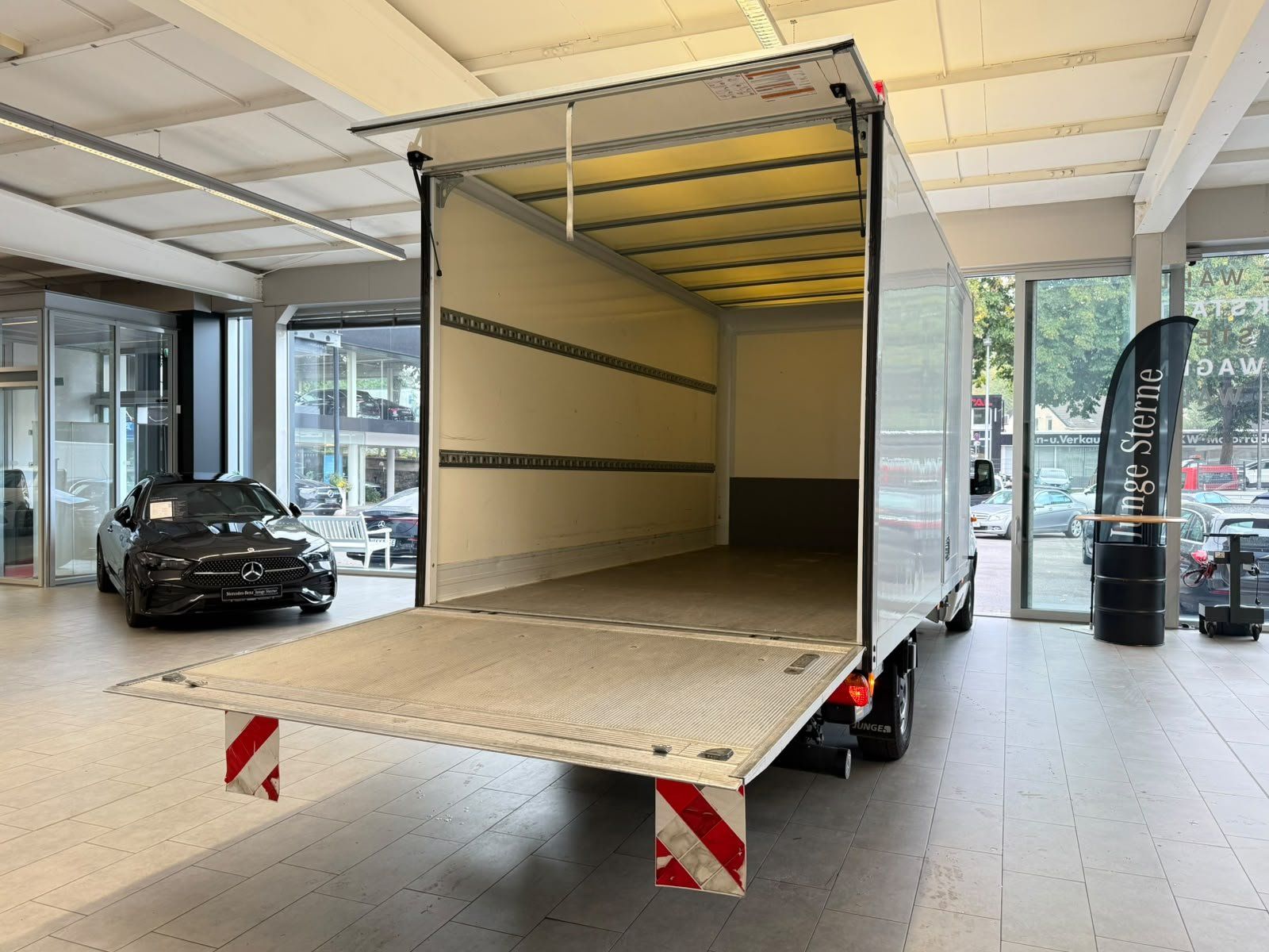 Fahrzeugabbildung Mercedes-Benz Sprinter 317 CDI Koffer LBW/TÜR/LED/APPLECARPLAY