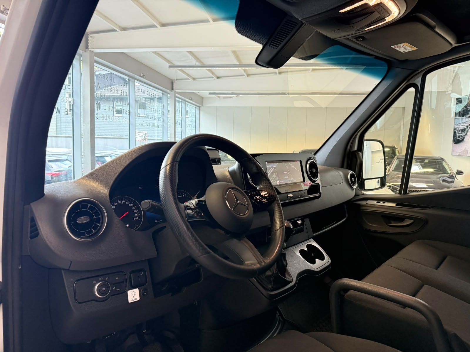 Fahrzeugabbildung Mercedes-Benz Sprinter 317 CDI Koffer LBW/TÜR/LED/APPLECARPLAY