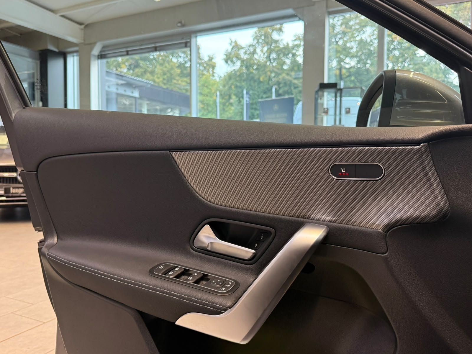 Fahrzeugabbildung Mercedes-Benz A 180 PROGRESSIVE+LED+KAMERA+SPUR+WINTERPAKET+17