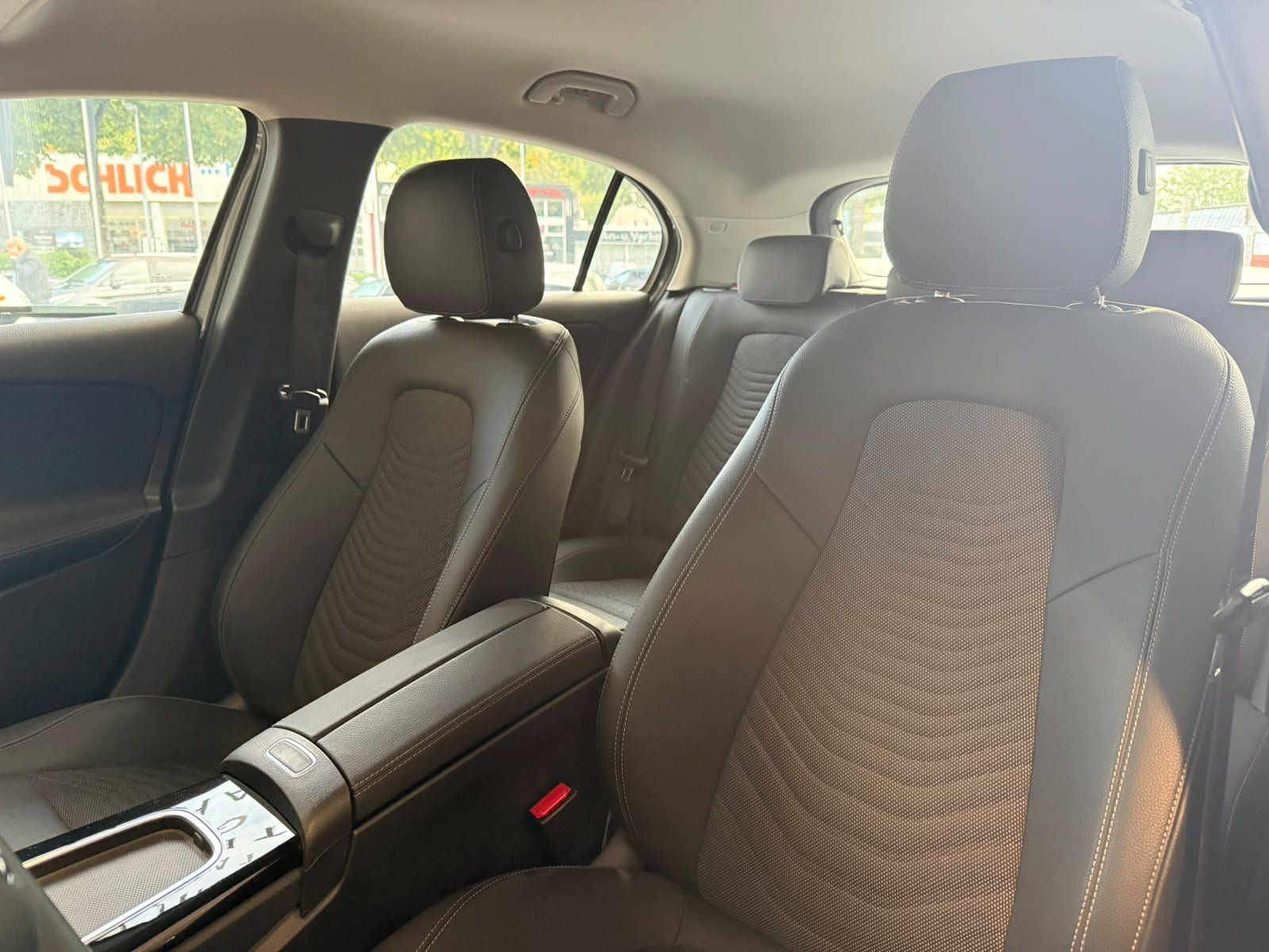 Fahrzeugabbildung Mercedes-Benz A 180 PROGRESSIVE+LED+KAMERA+SPUR+WINTERPAKET+17