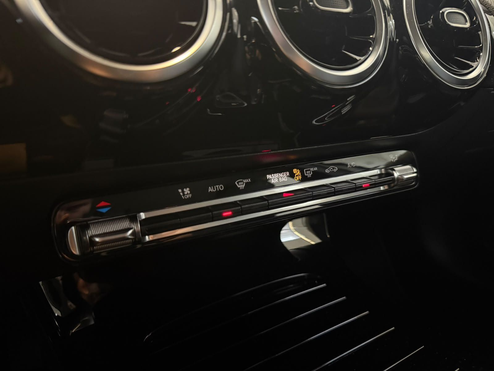 Fahrzeugabbildung Mercedes-Benz A 180 PROGRESSIVE+LED+KAMERA+SPUR+WINTERPAKET+17