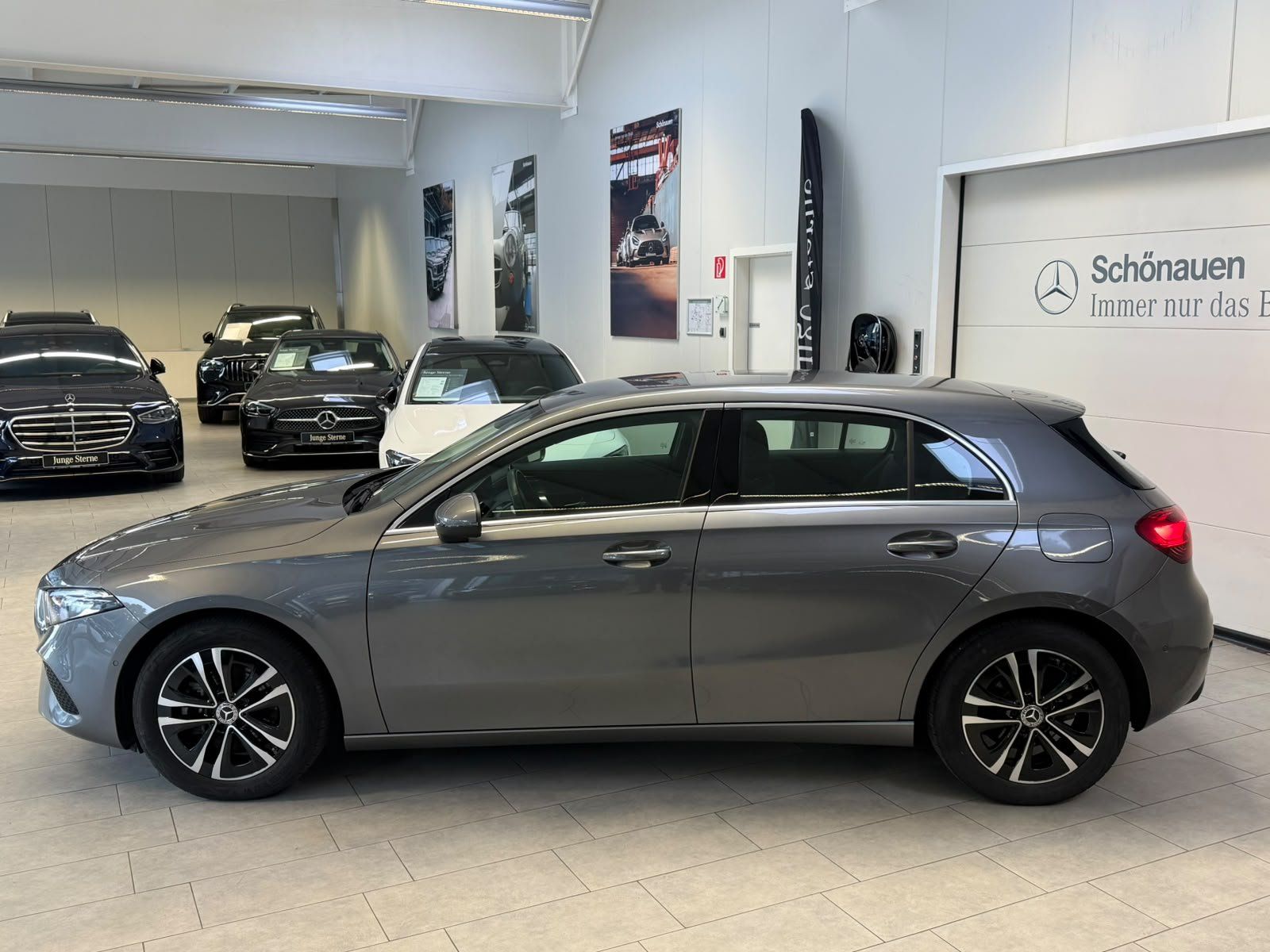 Fahrzeugabbildung Mercedes-Benz A 180 PROGRESSIVE+LED+KAMERA+SPUR+WINTERPAKET+17