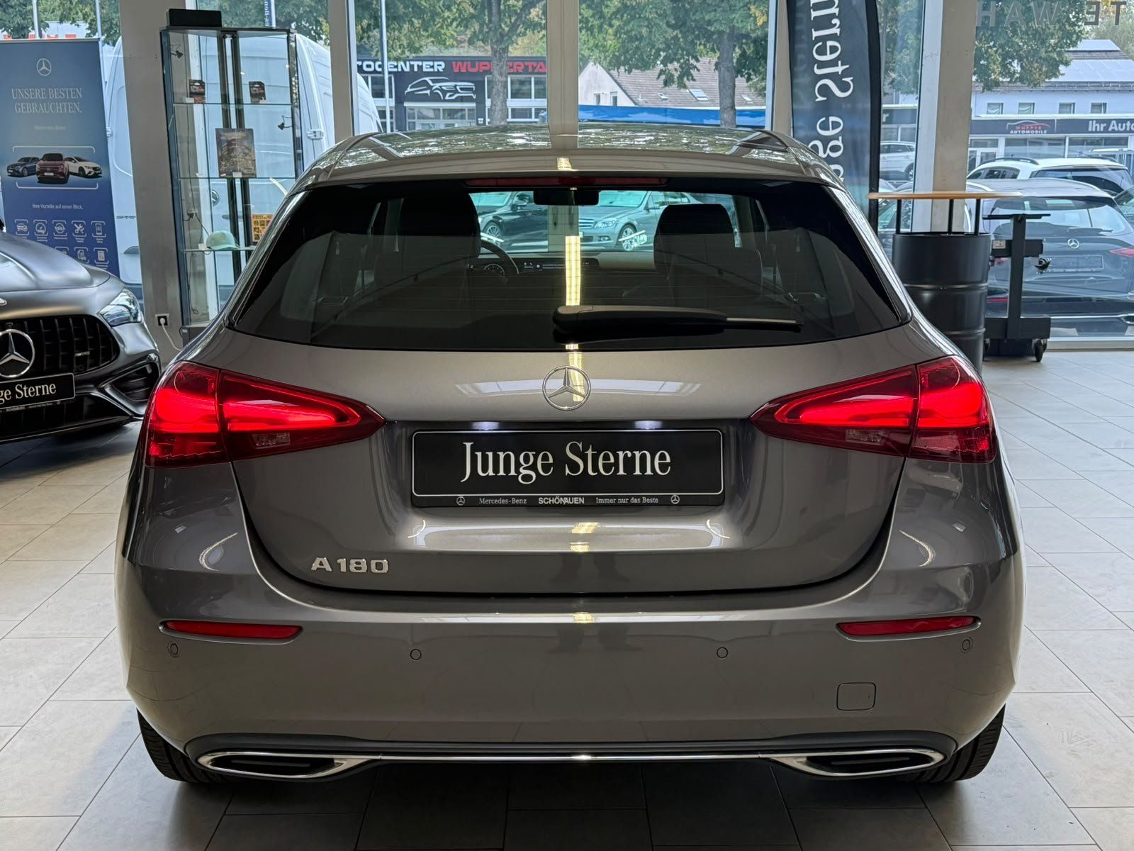 Fahrzeugabbildung Mercedes-Benz A 180 PROGRESSIVE+LED+KAMERA+SPUR+WINTERPAKET+17