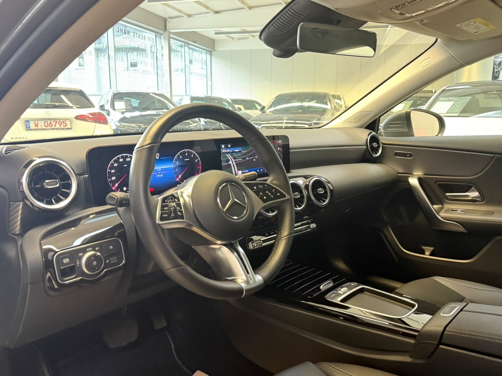 Fahrzeugabbildung Mercedes-Benz A 180 PROGRESSIVE+LED+KAMERA+SPUR+WINTERPAKET+17