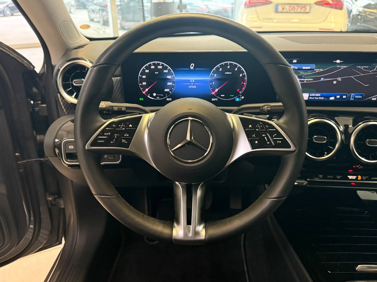 Fahrzeugabbildung Mercedes-Benz A 180 PROGRESSIVE+LED+KAMERA+SPUR+WINTERPAKET+17