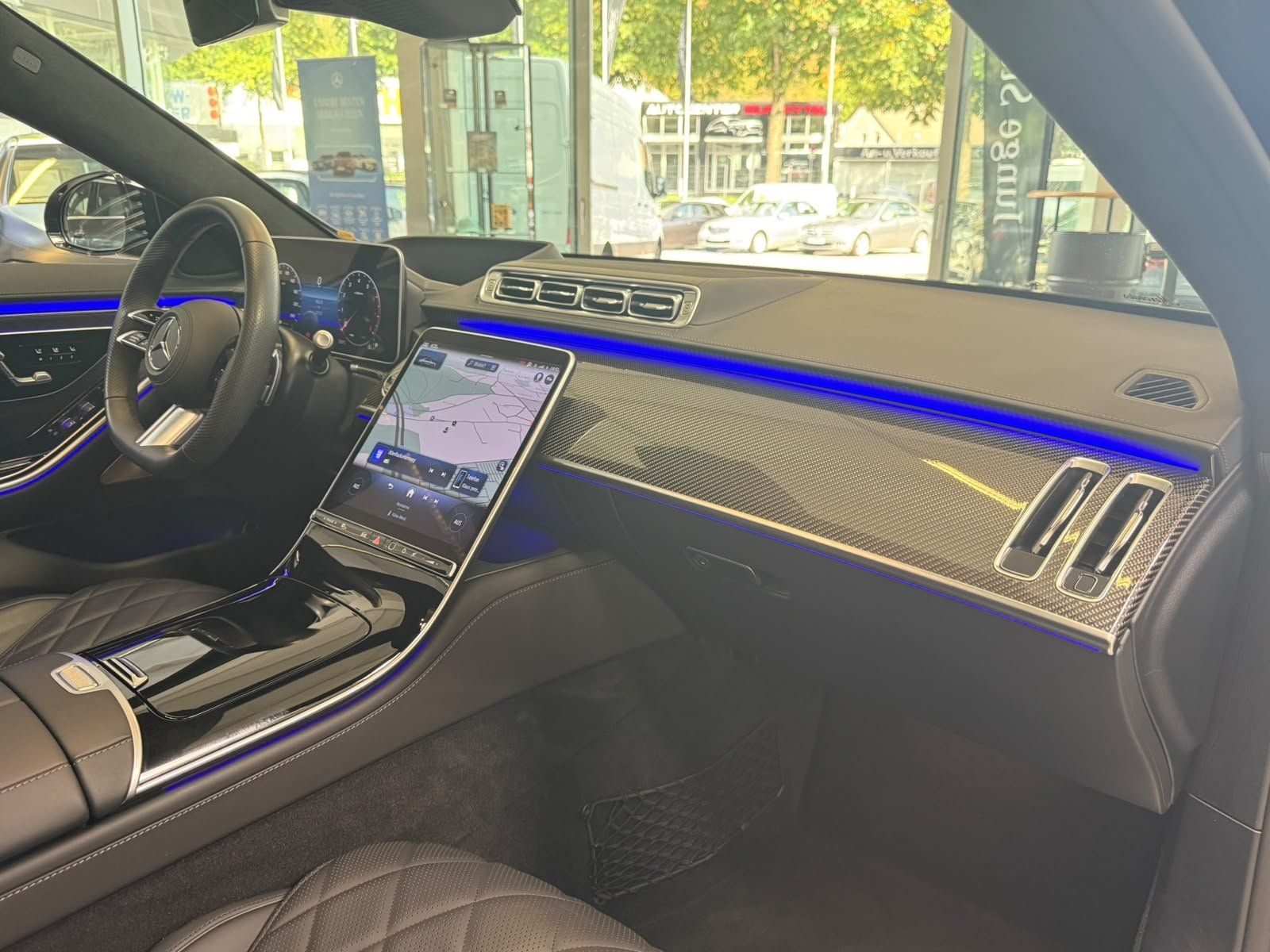 Fahrzeugabbildung Mercedes-Benz S 500 L 4M AMG+AIRMATIC+PANO+MASSAGE+CARBON+BURM