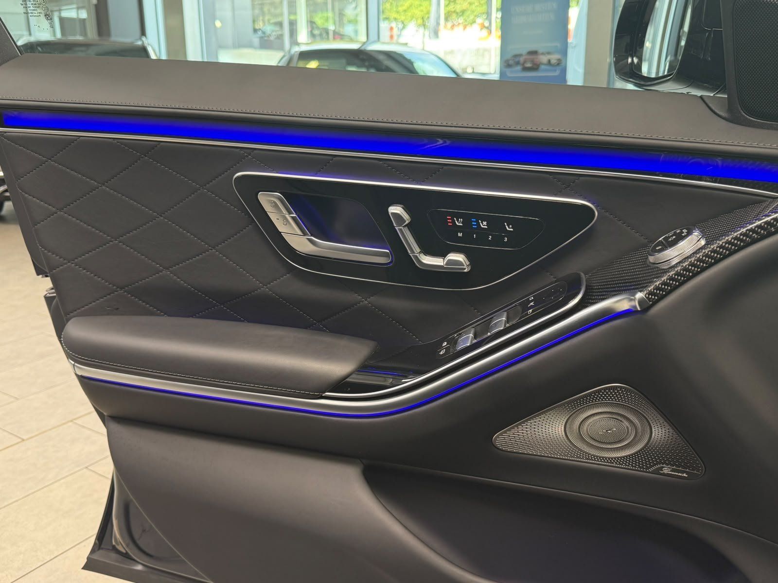Fahrzeugabbildung Mercedes-Benz S 500 L 4M AMG+AIRMATIC+PANO+MASSAGE+CARBON+BURM