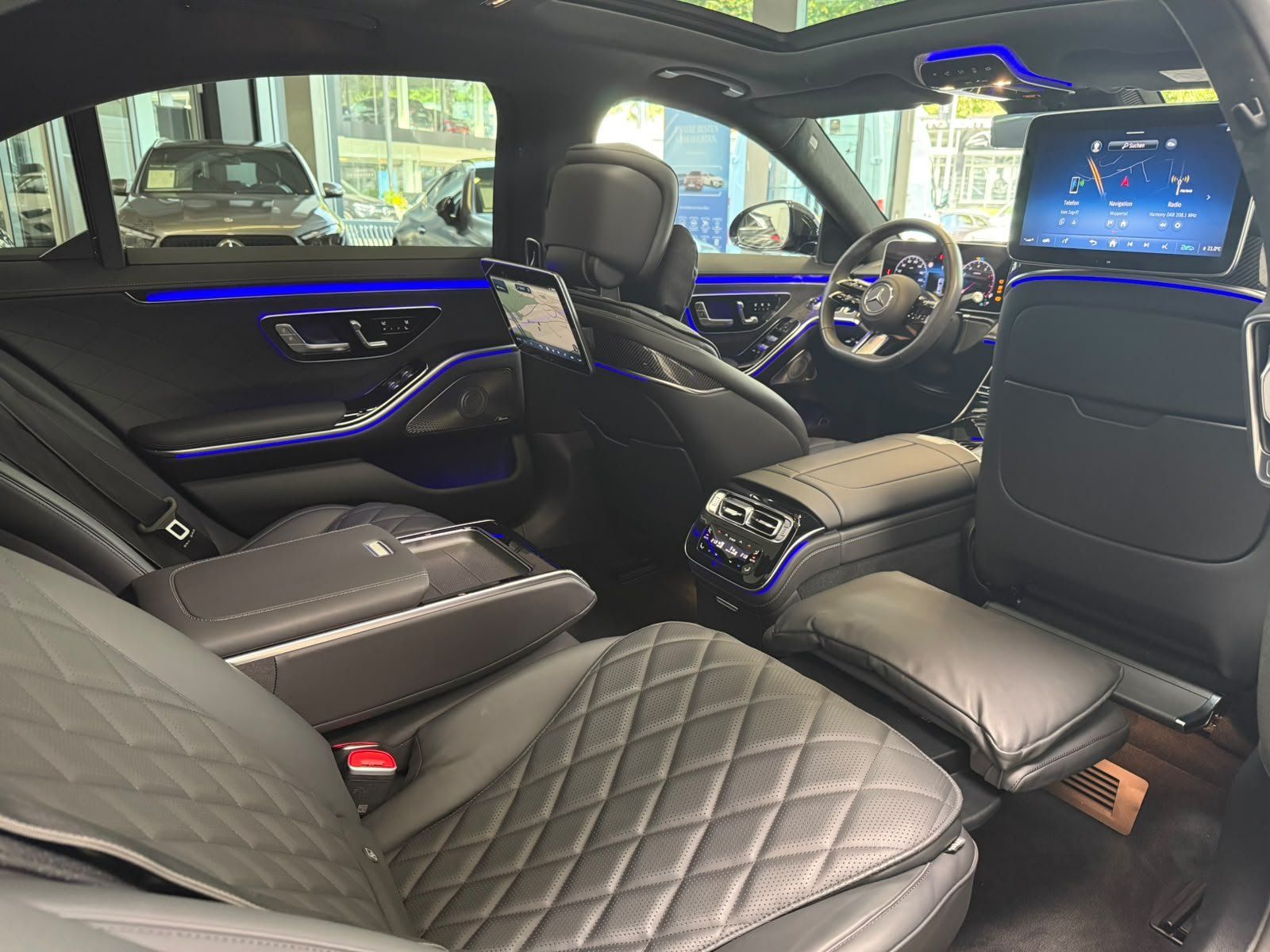 Fahrzeugabbildung Mercedes-Benz S 500 L 4M AMG+AIRMATIC+PANO+MASSAGE+CARBON+BURM