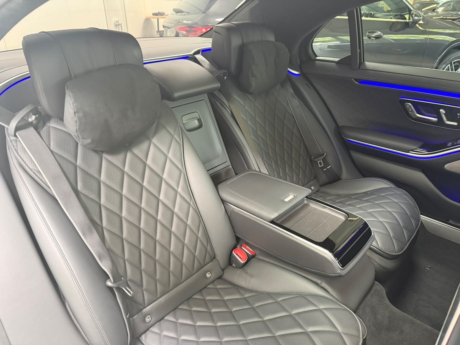 Fahrzeugabbildung Mercedes-Benz S 500 L 4M AMG+AIRMATIC+PANO+MASSAGE+CARBON+BURM