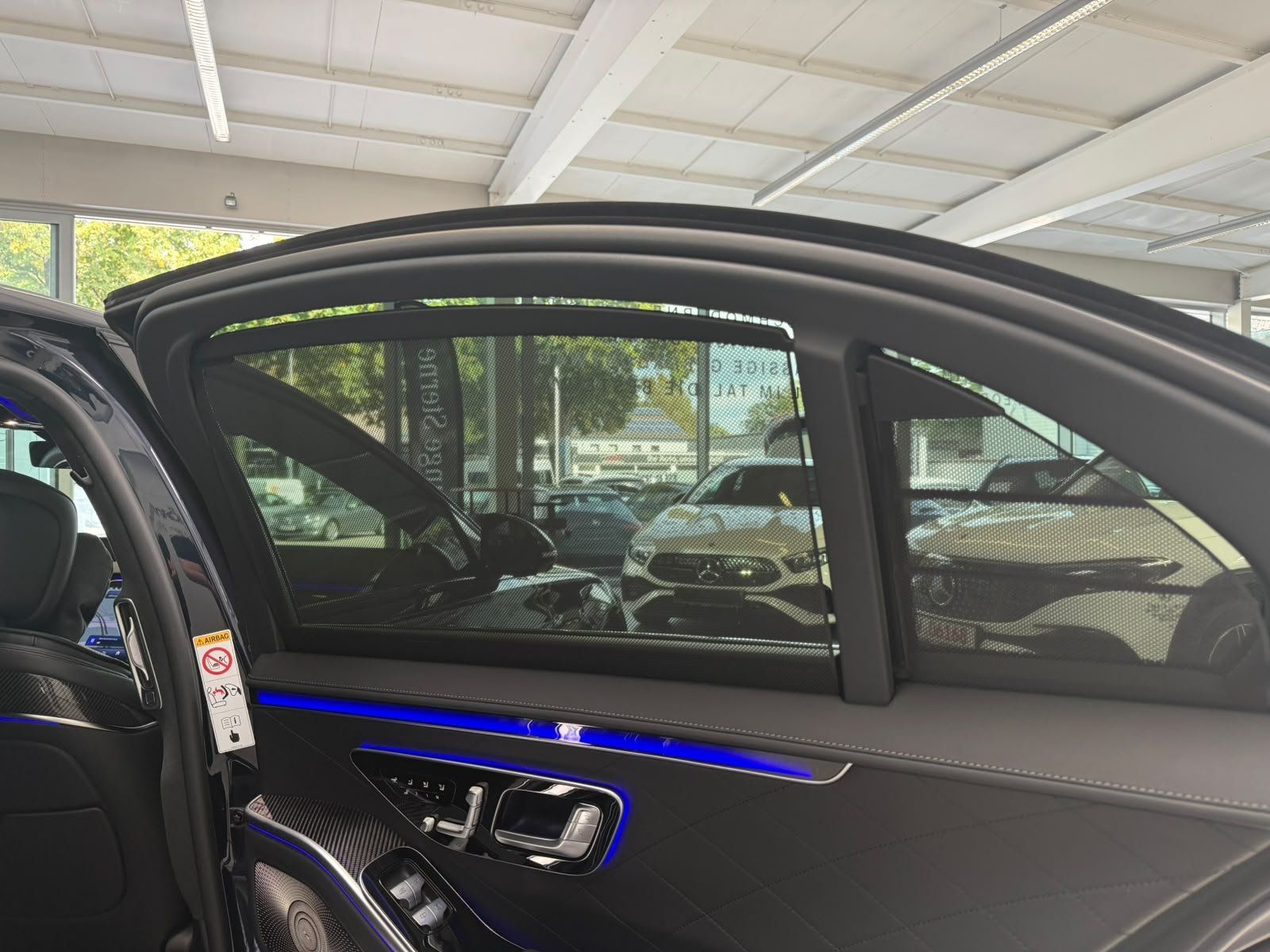 Fahrzeugabbildung Mercedes-Benz S 500 L 4M AMG+AIRMATIC+PANO+MASSAGE+CARBON+BURM