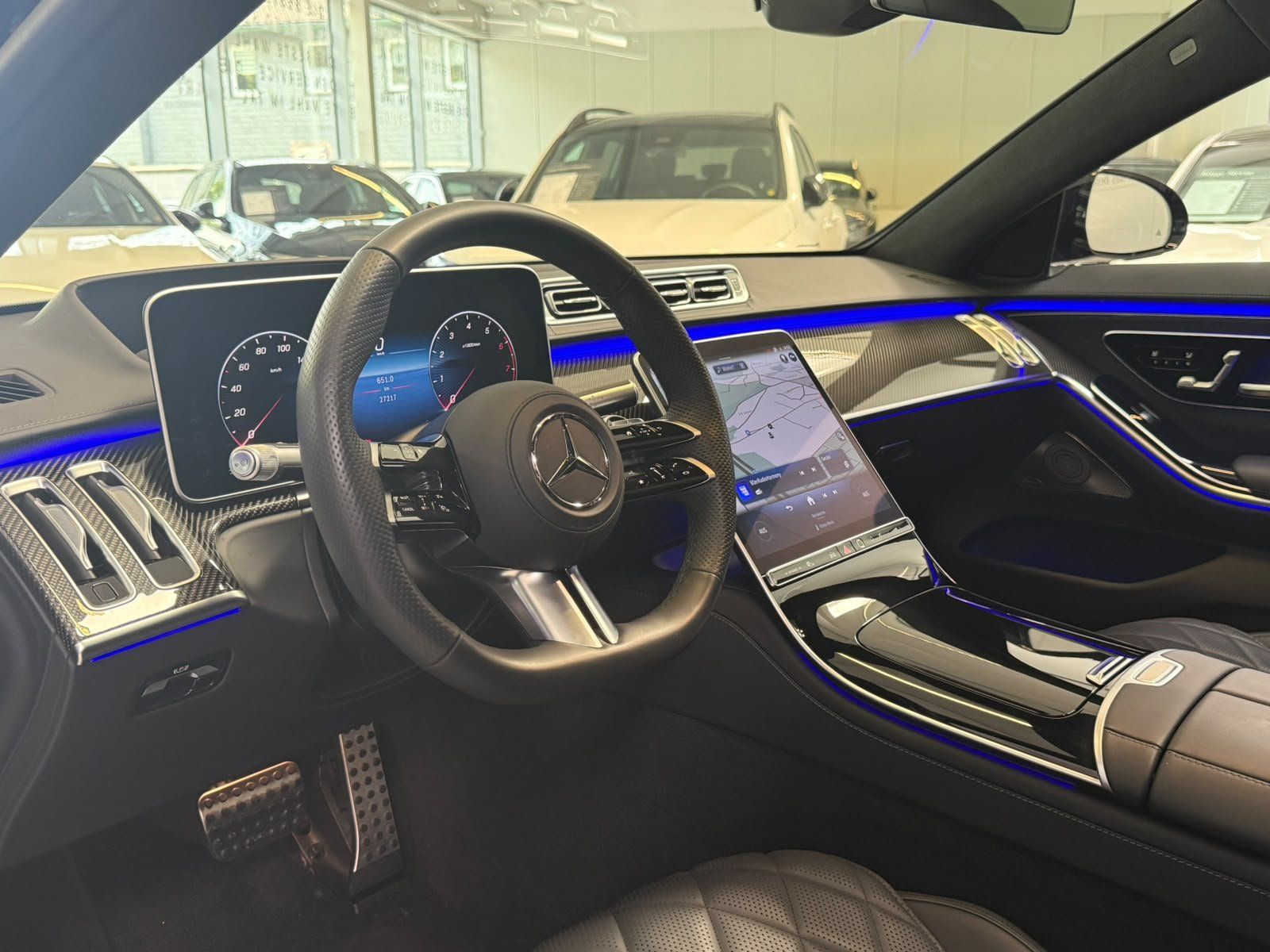 Fahrzeugabbildung Mercedes-Benz S 500 L 4M AMG+AIRMATIC+PANO+MASSAGE+CARBON+BURM