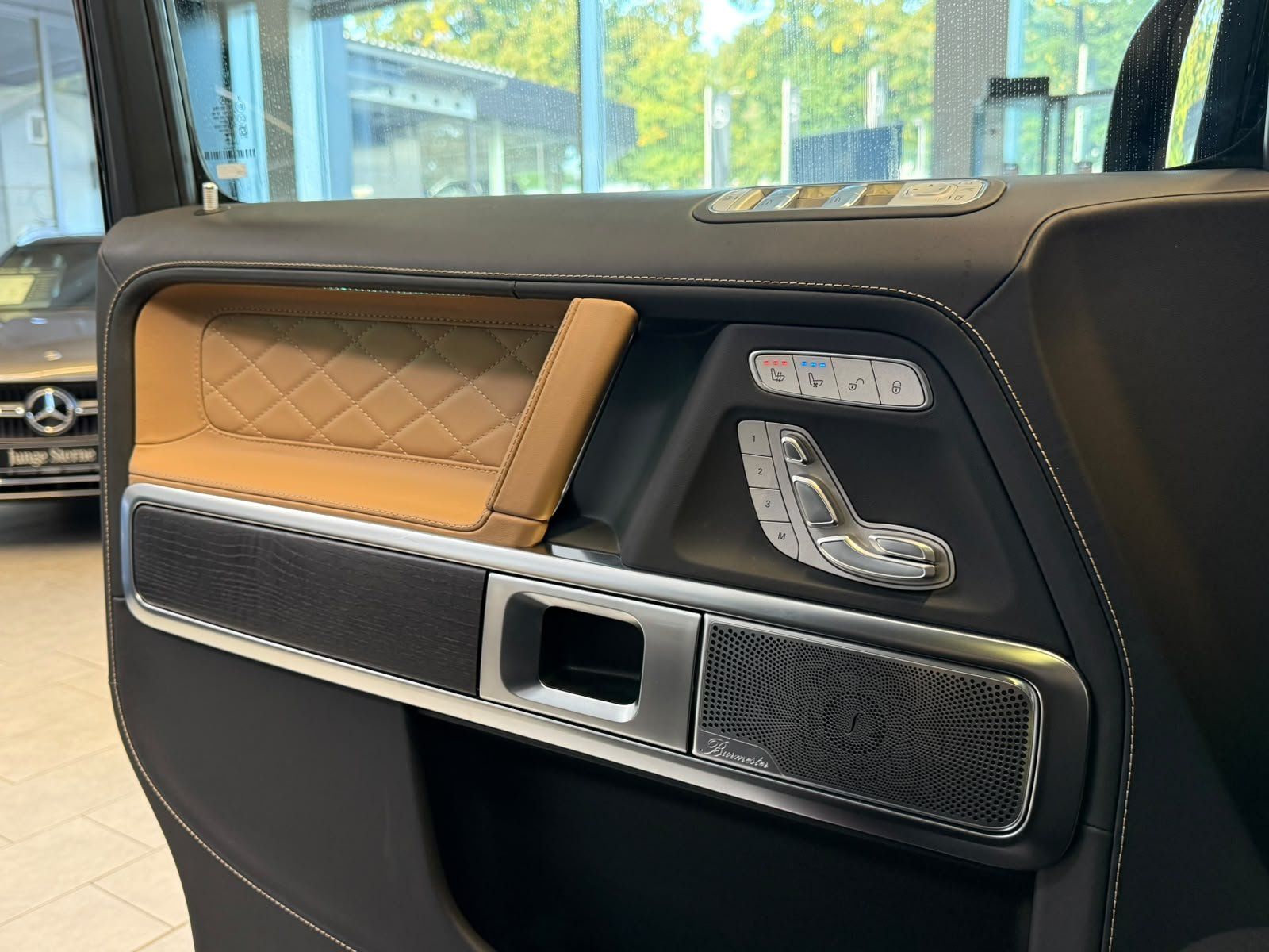 Fahrzeugabbildung Mercedes-Benz G 450d AMG+SUPERIOR+MANUFAKTUR+STDHZ+BURM+MBEAM