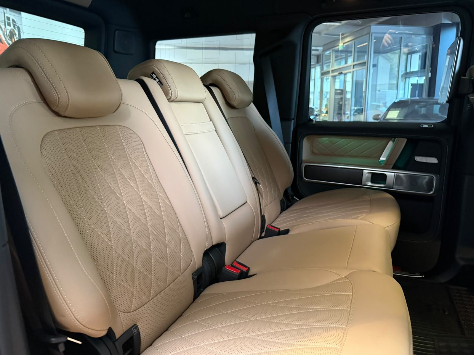 Fahrzeugabbildung Mercedes-Benz G 450d AMG+SUPERIOR+MANUFAKTUR+STDHZ+BURM+MBEAM