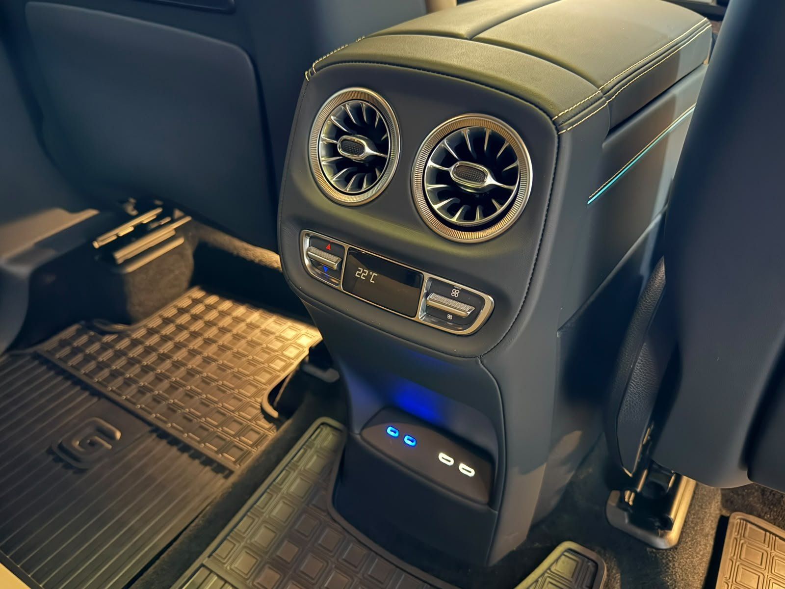 Fahrzeugabbildung Mercedes-Benz G 450d AMG+SUPERIOR+MANUFAKTUR+STDHZ+BURM+MBEAM