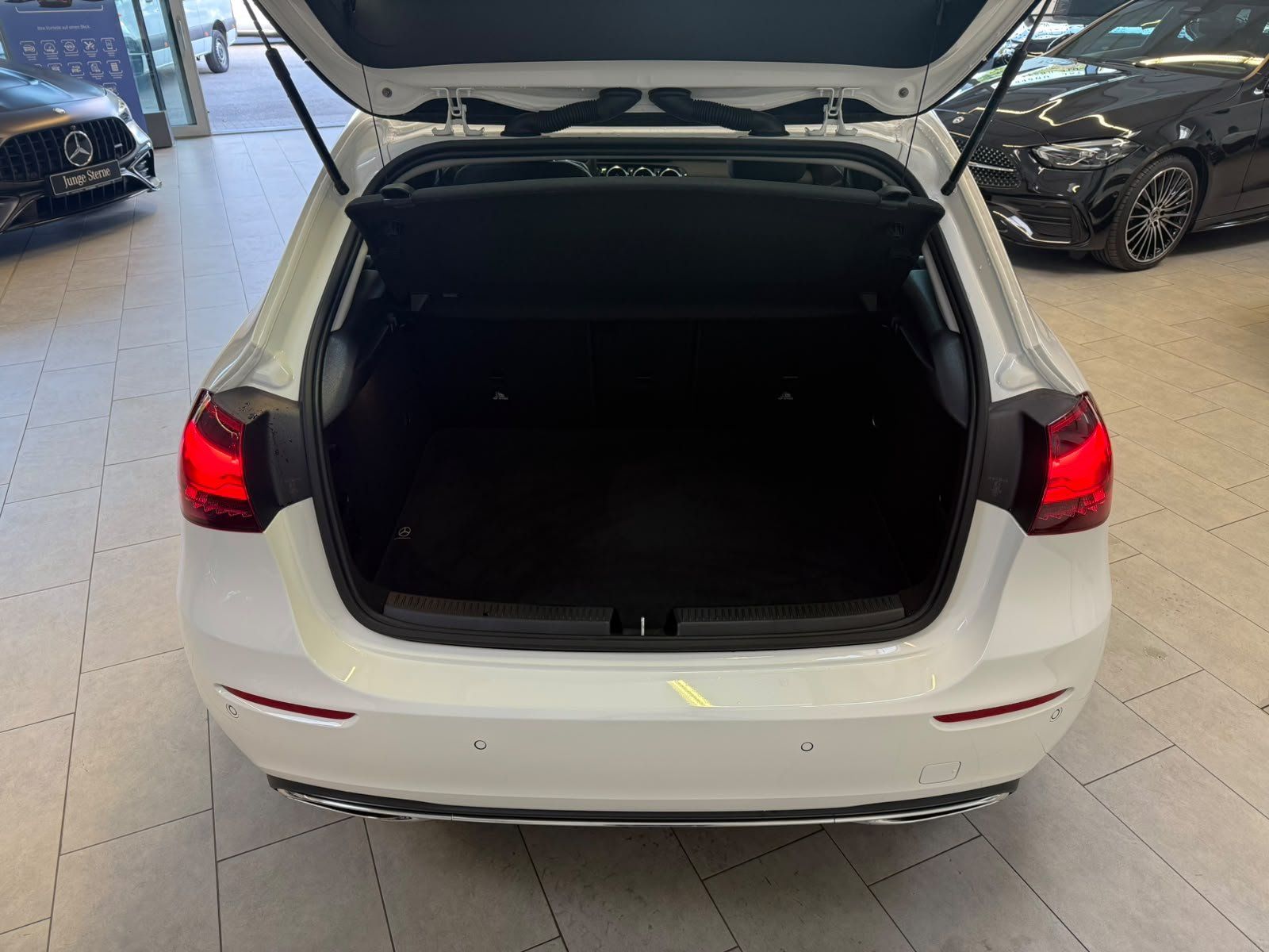 Fahrzeugabbildung Mercedes-Benz A 220 4M PROGRESSIVE+KAMERA+SPURASS.+WINTERPAKET