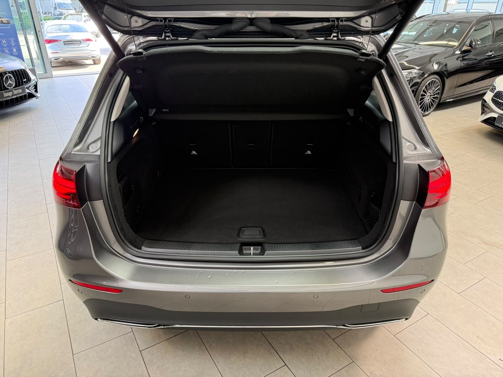 Fahrzeugabbildung Mercedes-Benz B 200 PROGRESSIVE E-HECK+SHZ+LENKHZ.+KAMERA+LED