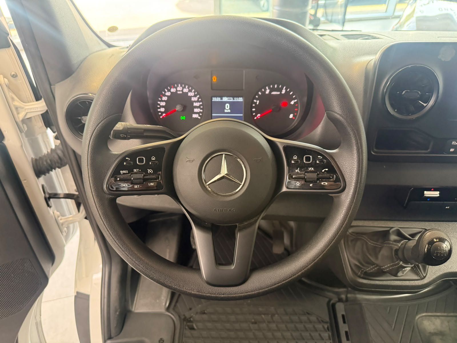 Fahrzeugabbildung Mercedes-Benz Sprinter KA 317 CDI L2H2 360°+SCHWING+NAVI+PTS