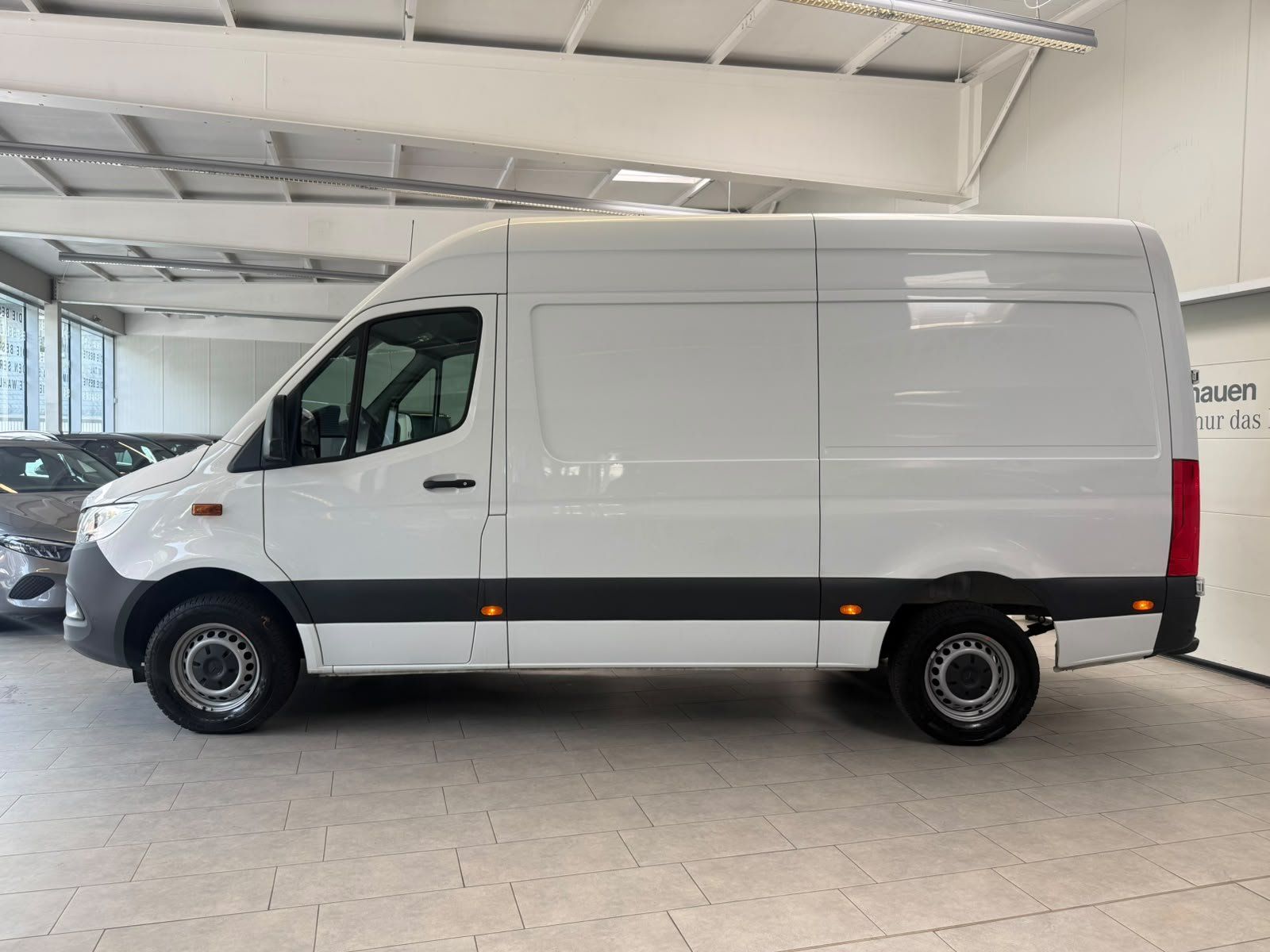 Fahrzeugabbildung Mercedes-Benz Sprinter KA 317 CDI L2H2 360°+SCHWING+NAVI+PTS