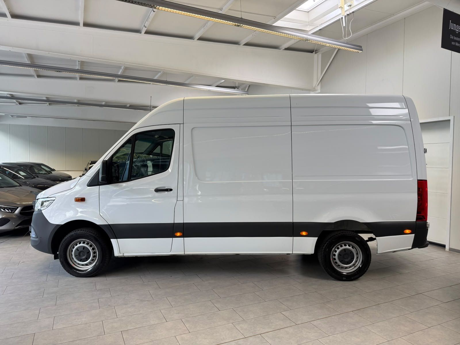 Fahrzeugabbildung Mercedes-Benz Sprinter 317 CDI KA L2H2 LED+FACELIFT+7G+KAMERA