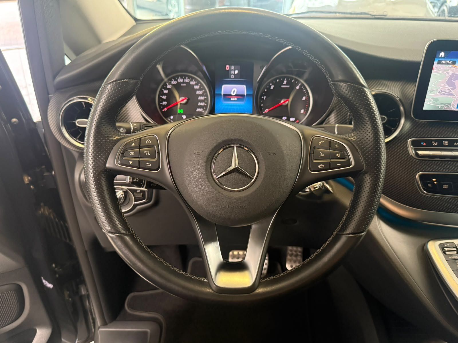 Fahrzeugabbildung Mercedes-Benz V 250 d lang AMG+STDHZ+AHK+DISTR+LEDER+E-SCHIEBE