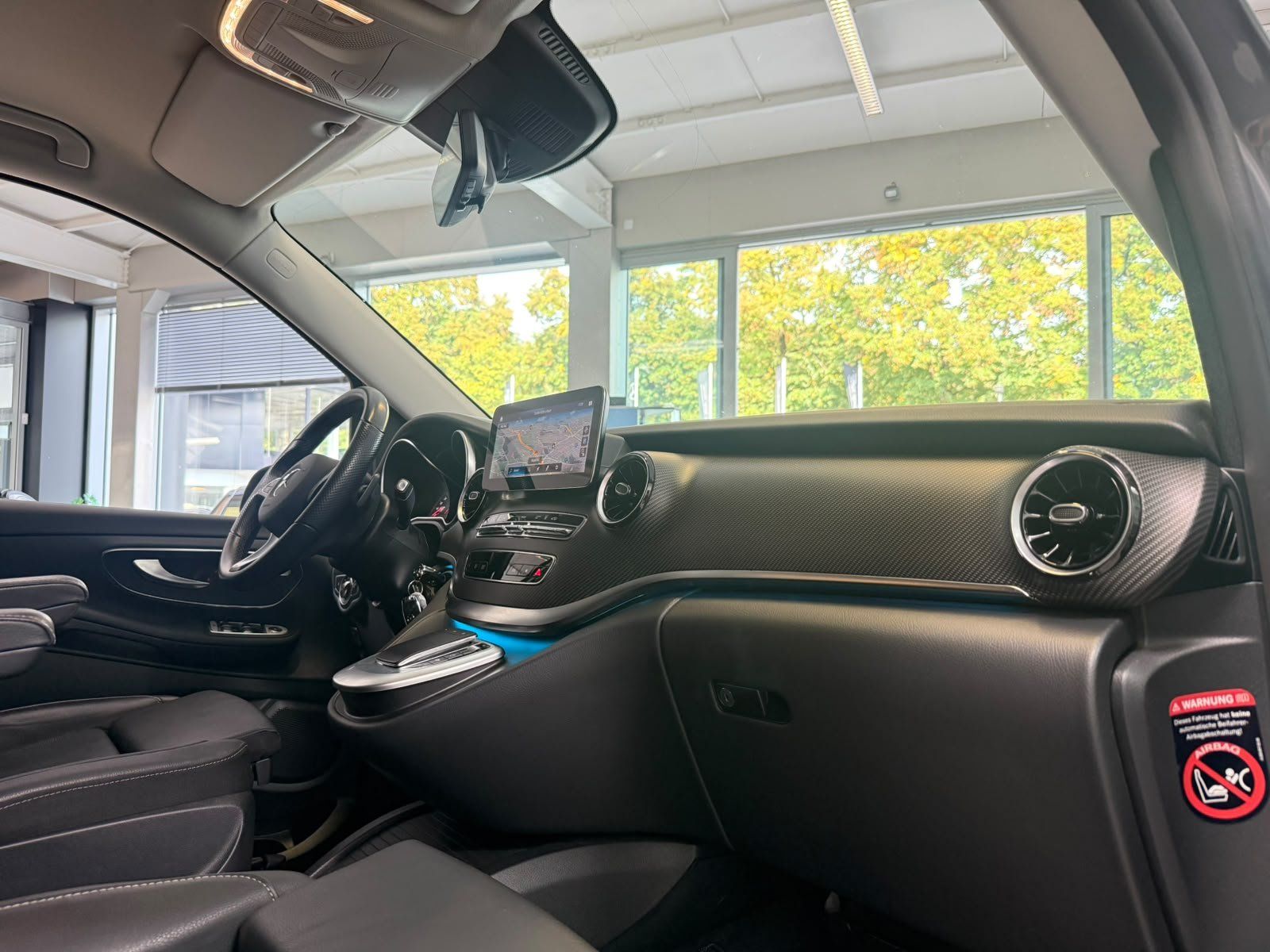Fahrzeugabbildung Mercedes-Benz V 250 d lang AMG+STDHZ+AHK+DISTR+LEDER+E-SCHIEBE