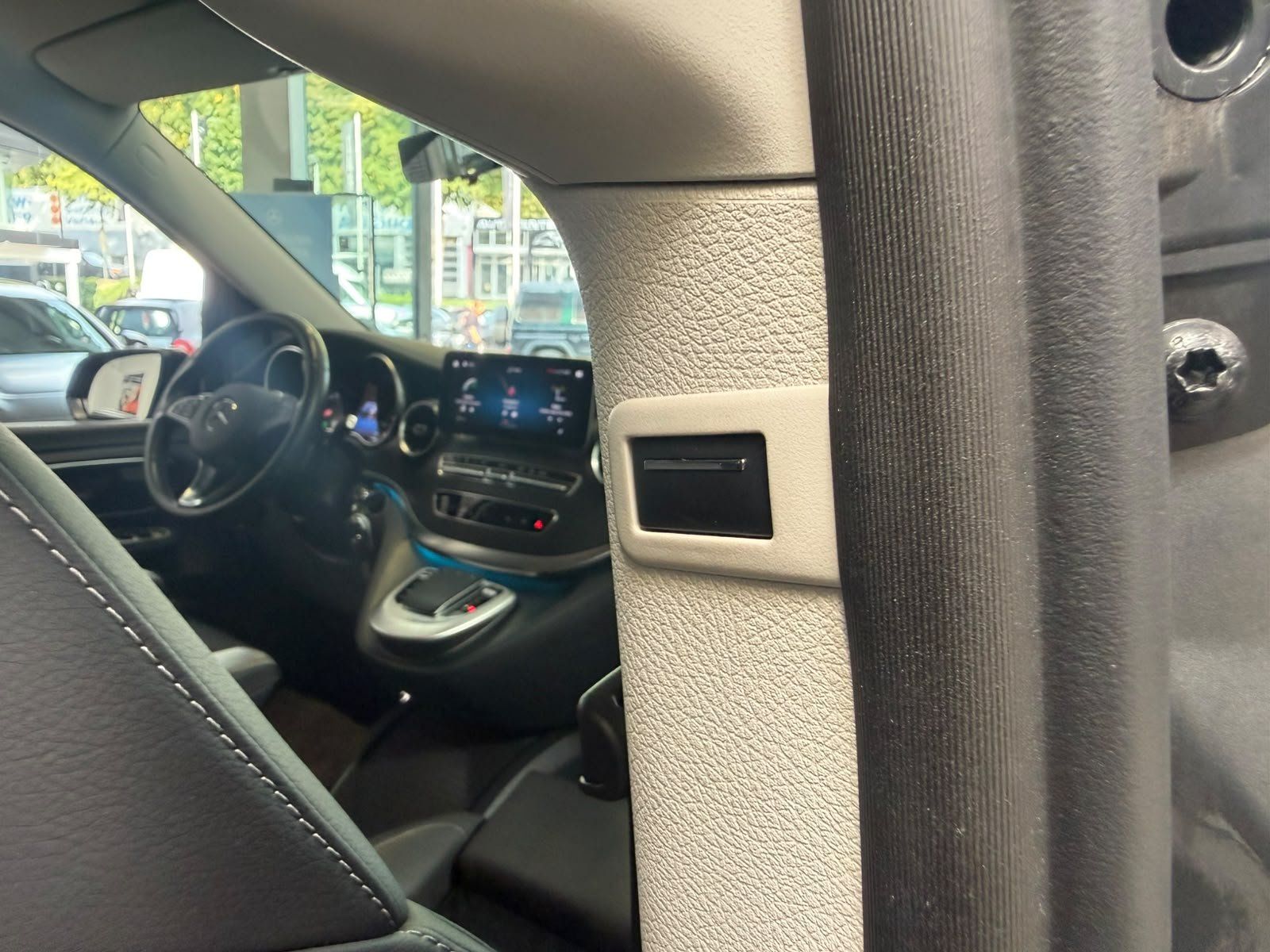 Fahrzeugabbildung Mercedes-Benz V 250 d lang AMG+STDHZ+AHK+DISTR+LEDER+E-SCHIEBE