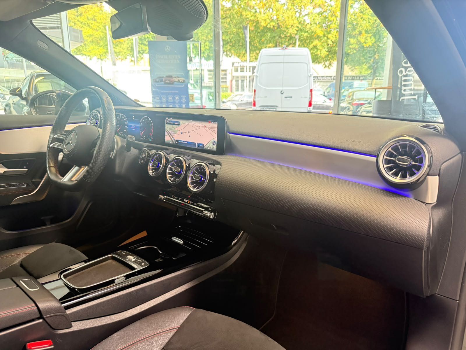 Fahrzeugabbildung Mercedes-Benz A 180 AMG ADVANCED PLUS+TOTWINKEL+KEYLESS