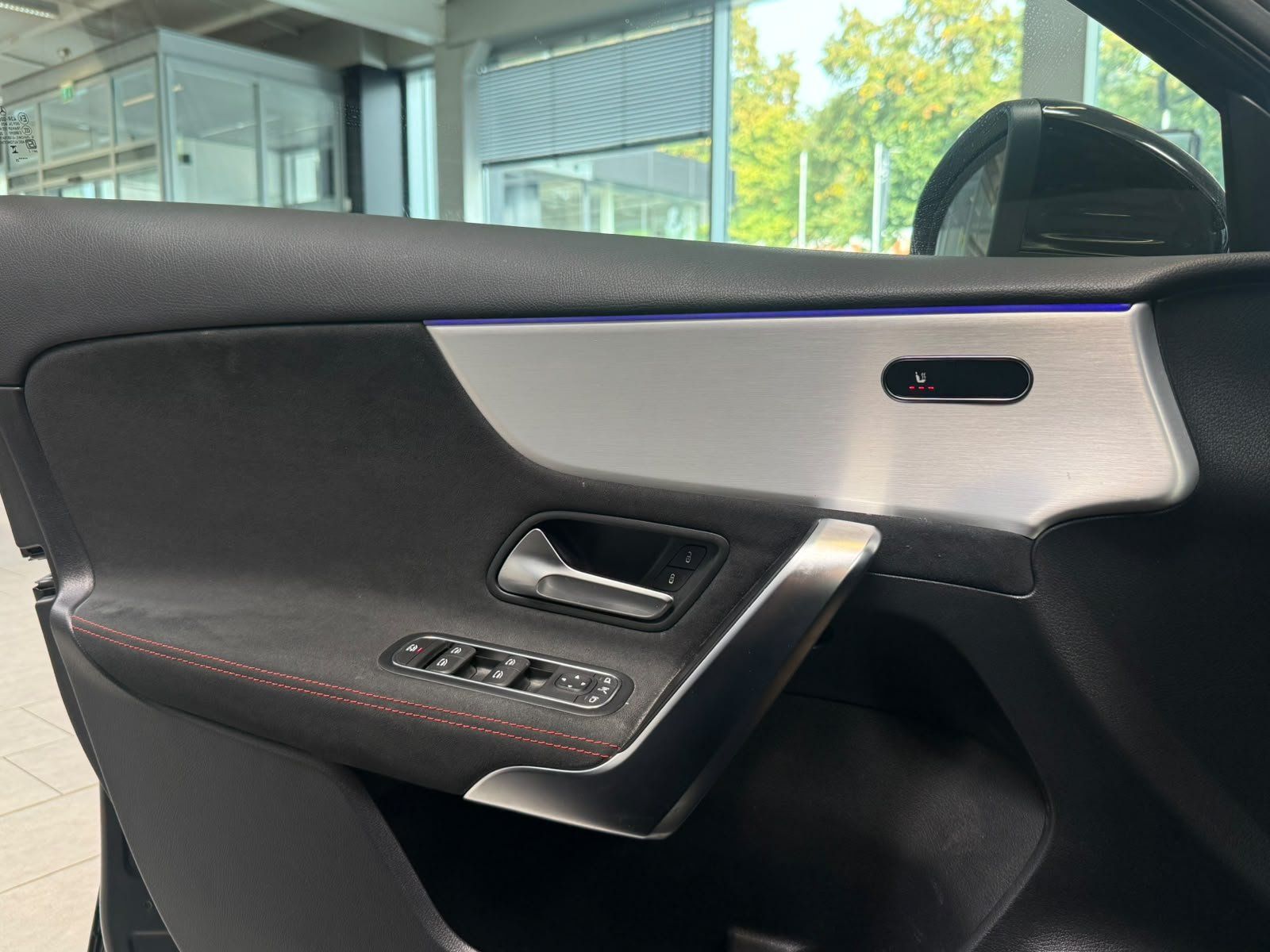 Fahrzeugabbildung Mercedes-Benz A 180 AMG ADVANCED PLUS+TOTWINKEL+KEYLESS
