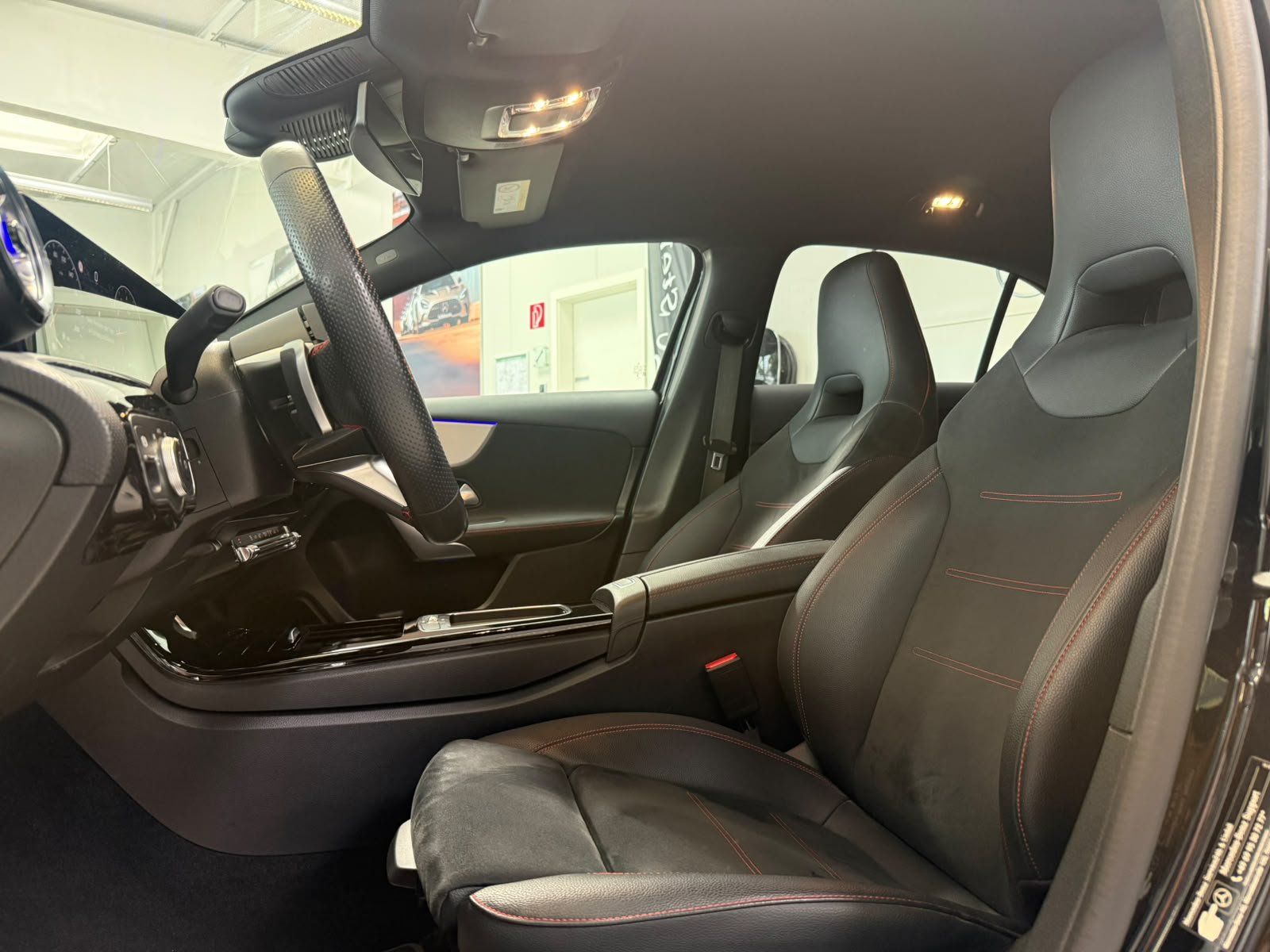 Fahrzeugabbildung Mercedes-Benz A 180 AMG ADVANCED PLUS+TOTWINKEL+KEYLESS