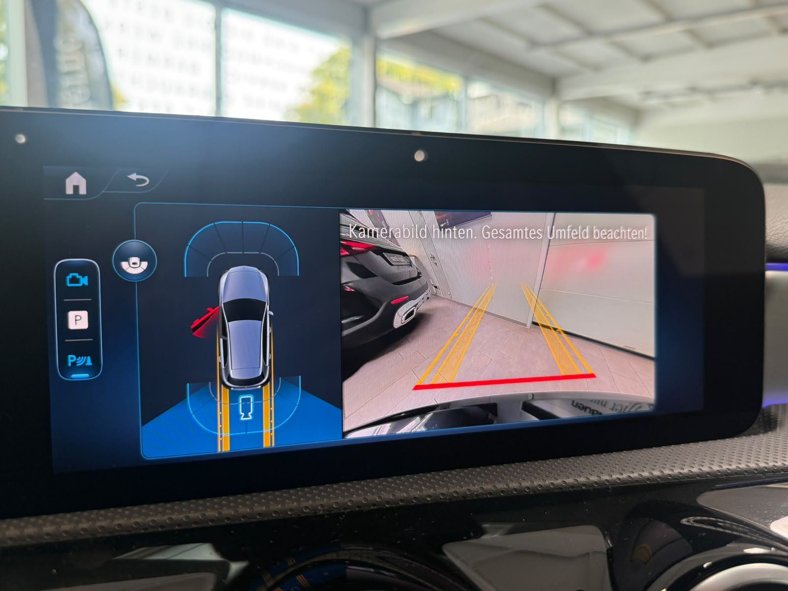 Fahrzeugabbildung Mercedes-Benz A 180 AMG ADVANCED PLUS+TOTWINKEL+KEYLESS