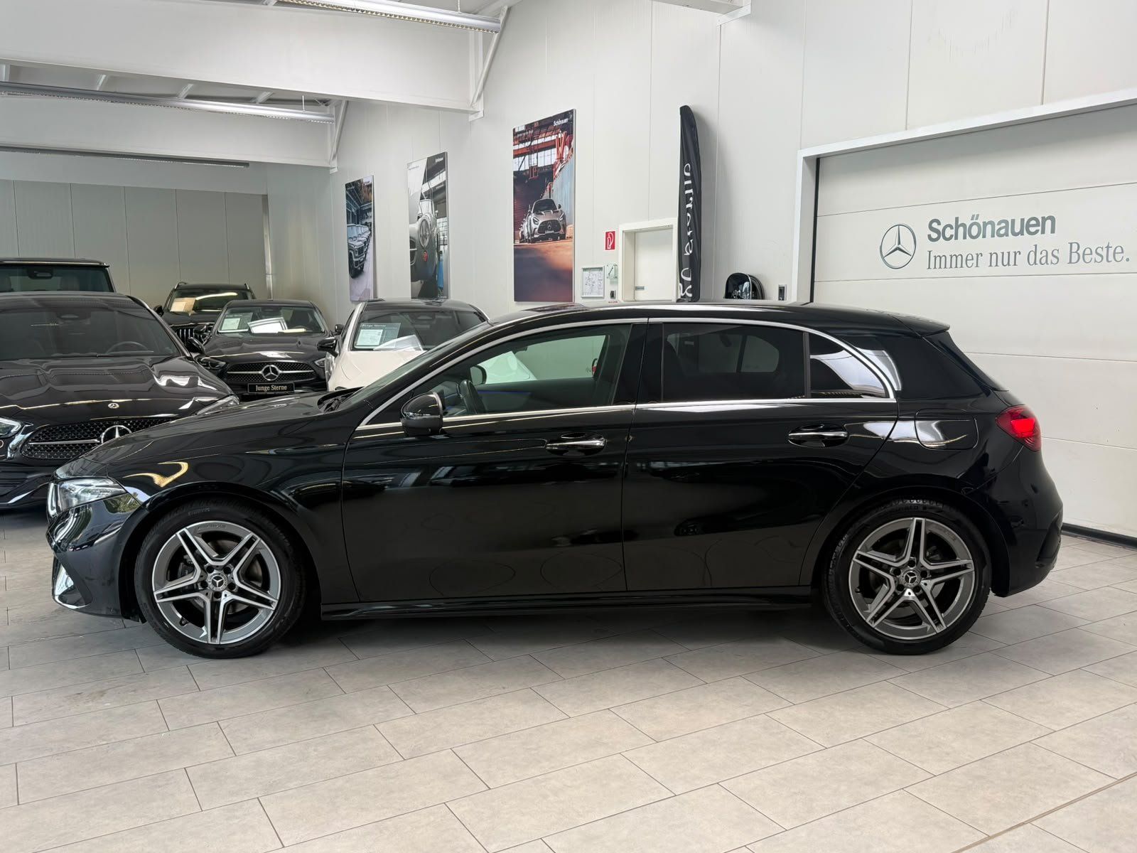 Fahrzeugabbildung Mercedes-Benz A 180 AMG ADVANCED PLUS+TOTWINKEL+KEYLESS