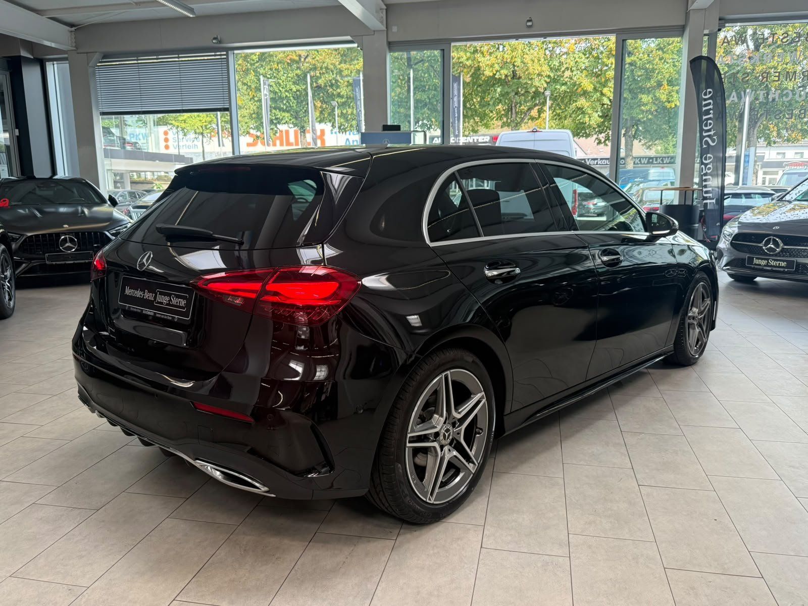 Fahrzeugabbildung Mercedes-Benz A 180 AMG ADVANCED PLUS+TOTWINKEL+KEYLESS