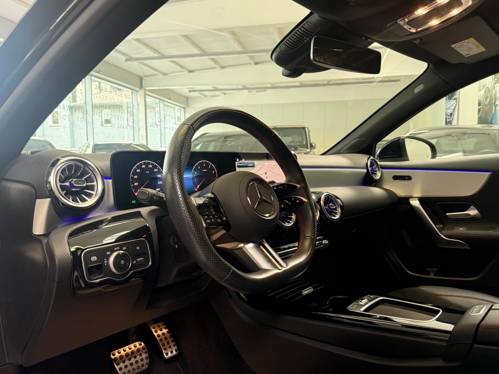 Fahrzeugabbildung Mercedes-Benz A 180 AMG ADVANCED PLUS+TOTWINKEL+KEYLESS