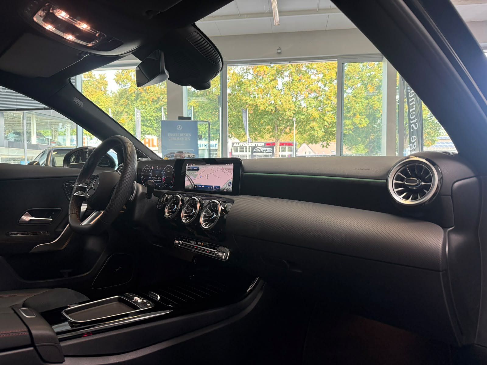 Fahrzeugabbildung Mercedes-Benz A 250 4M AMG PREMIUM PLUS+TECHNIKPAKET+BURMESTER