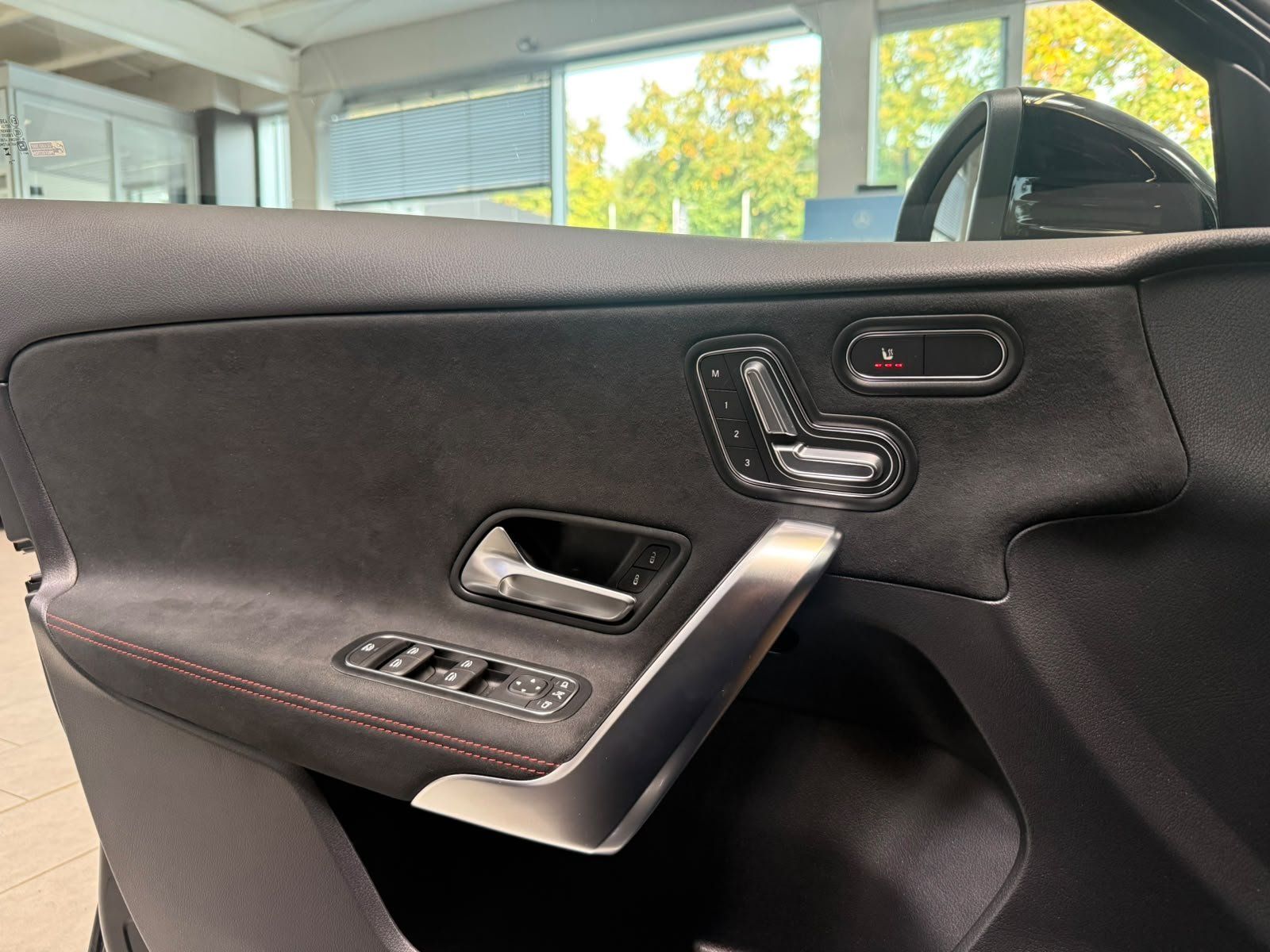 Fahrzeugabbildung Mercedes-Benz A 250 4M AMG PREMIUM PLUS+TECHNIKPAKET+BURMESTER