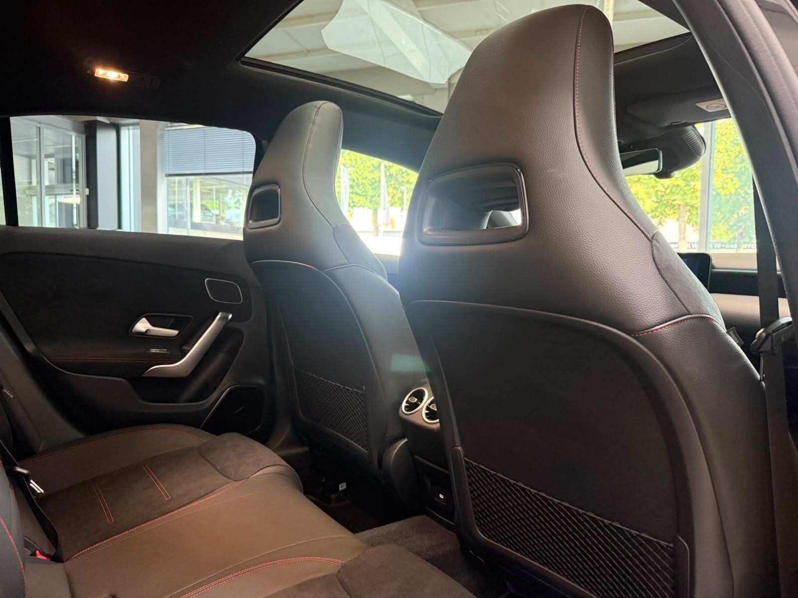 Fahrzeugabbildung Mercedes-Benz A 250 4M AMG PREMIUM PLUS+TECHNIKPAKET+BURMESTER